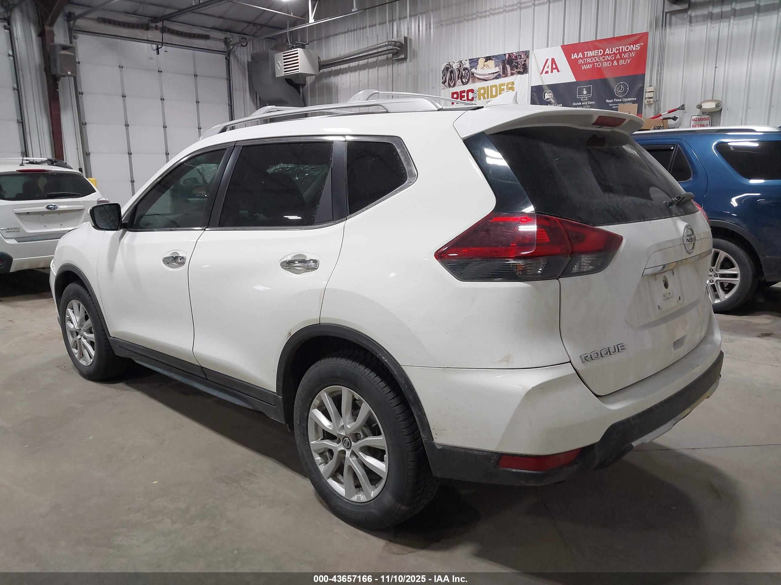 NISSAN ROGUE image 3