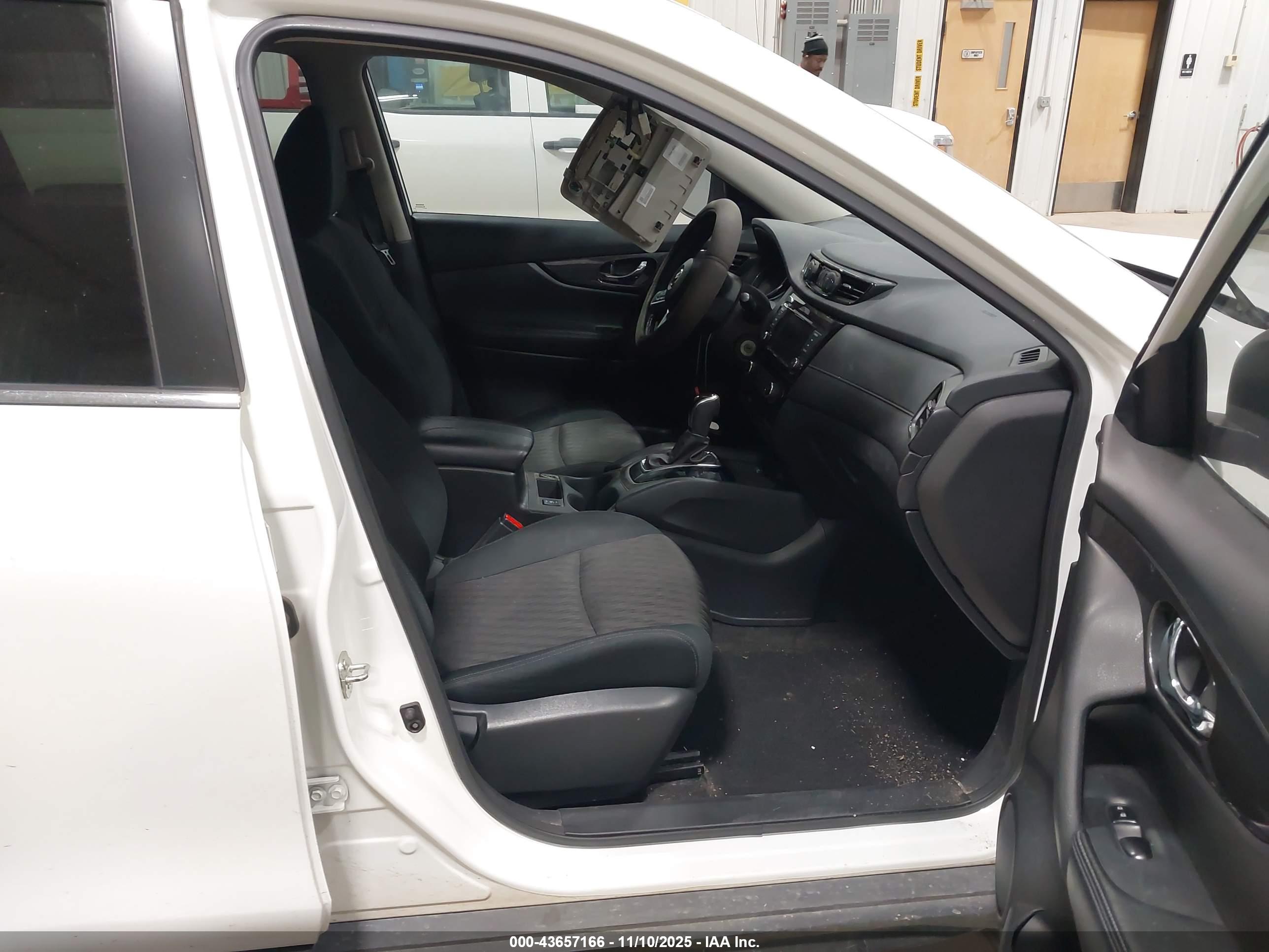 NISSAN ROGUE image 5