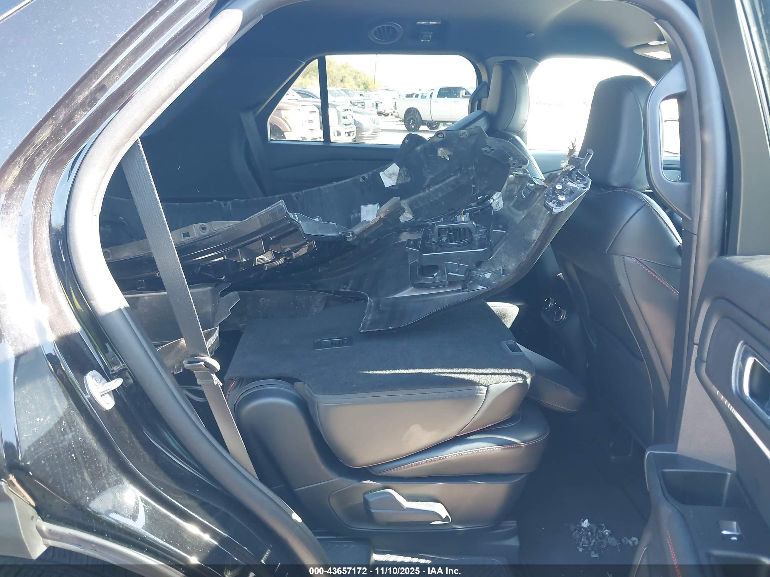 FORD EXPLORER image 8
