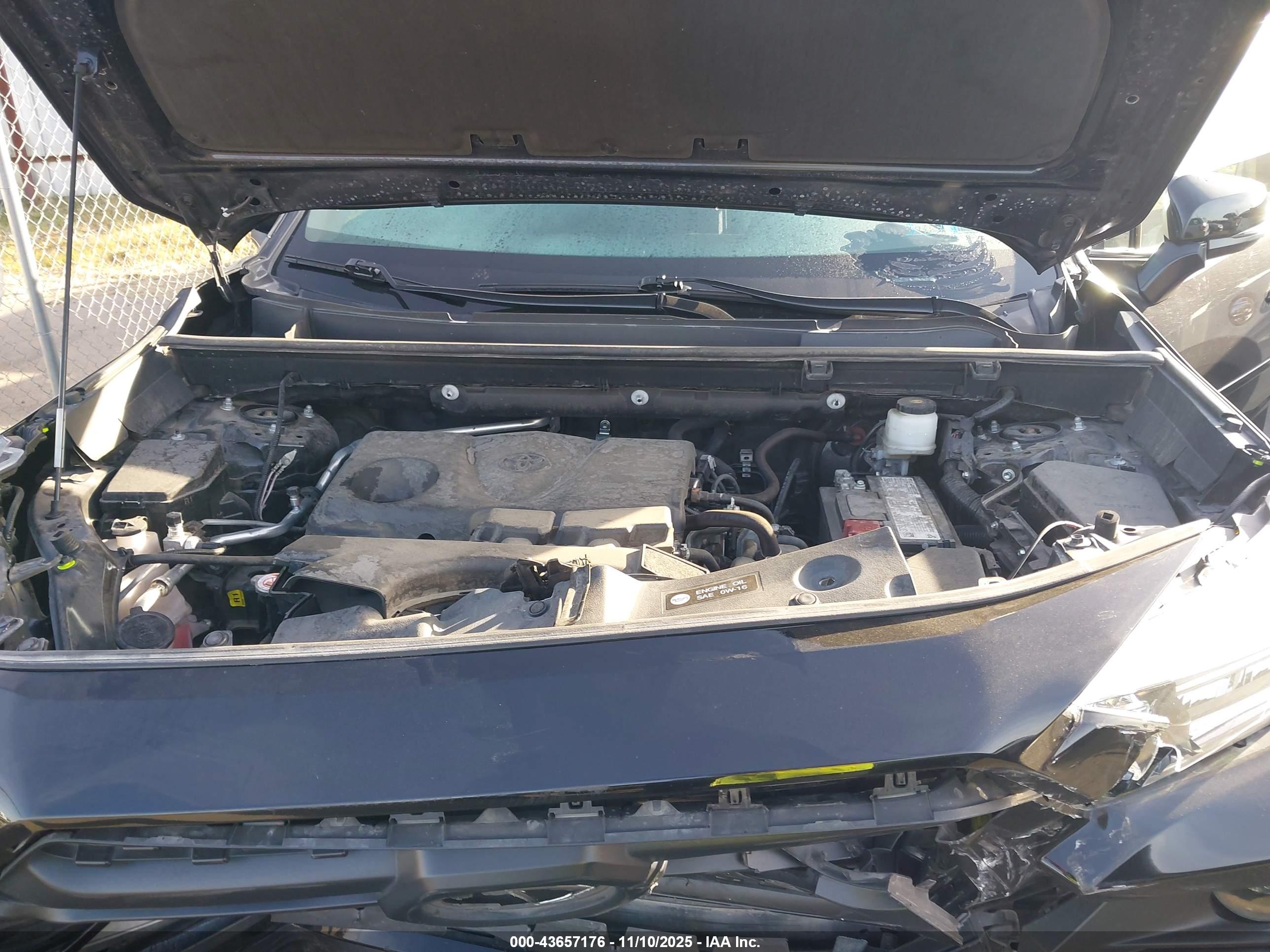 TOYOTA RAV4 image 10