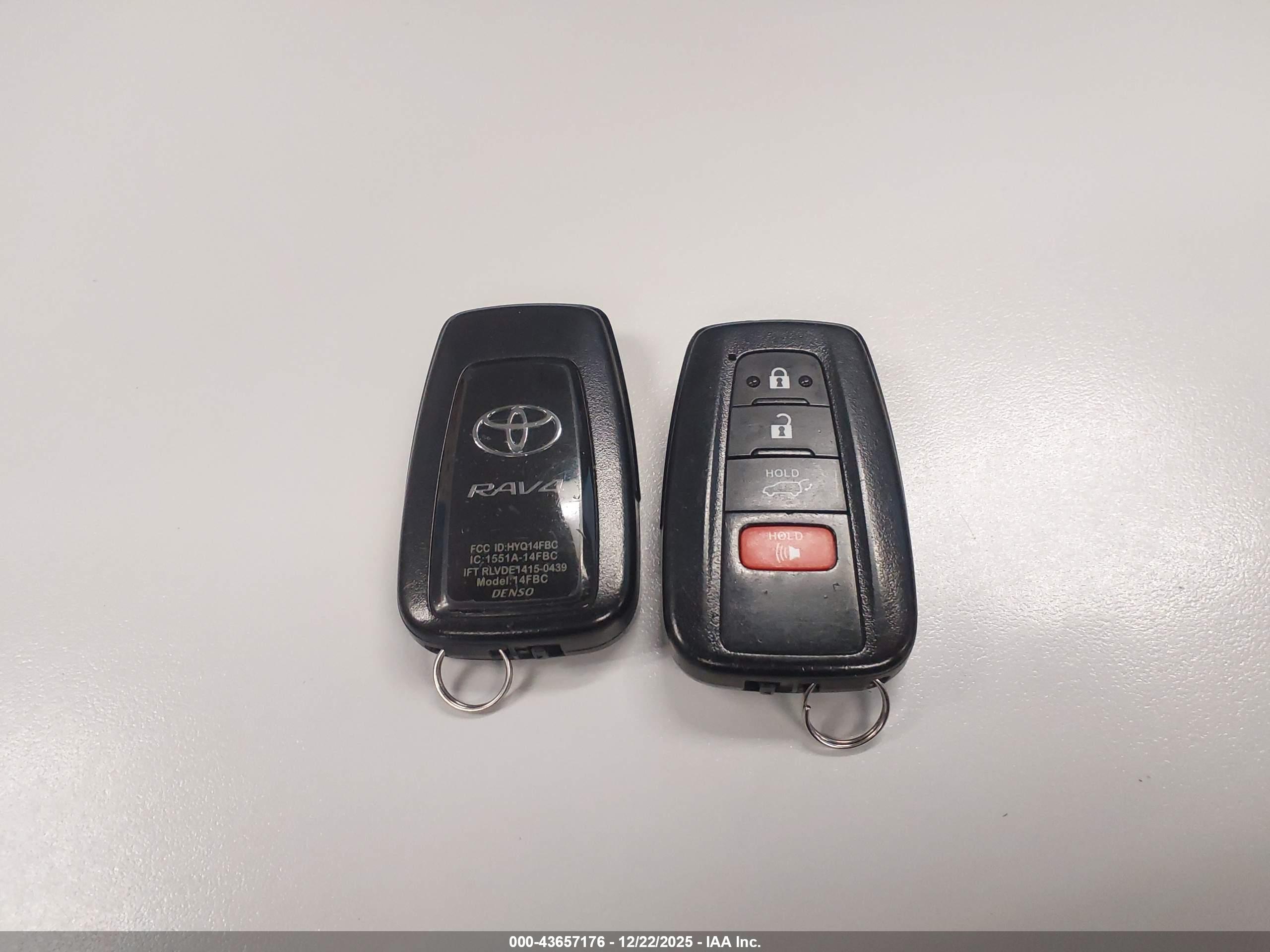 TOYOTA RAV4 image 11