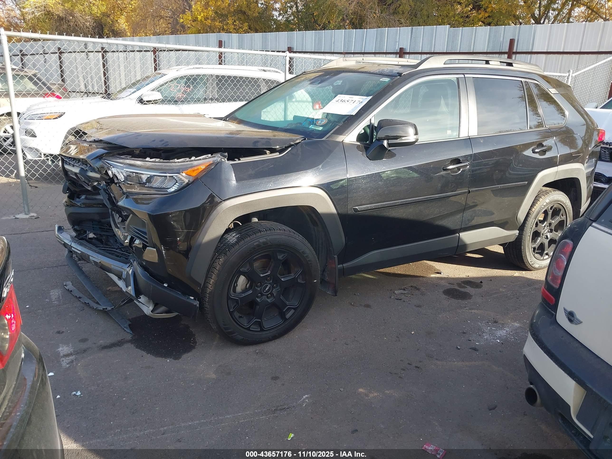 TOYOTA RAV4 image 2