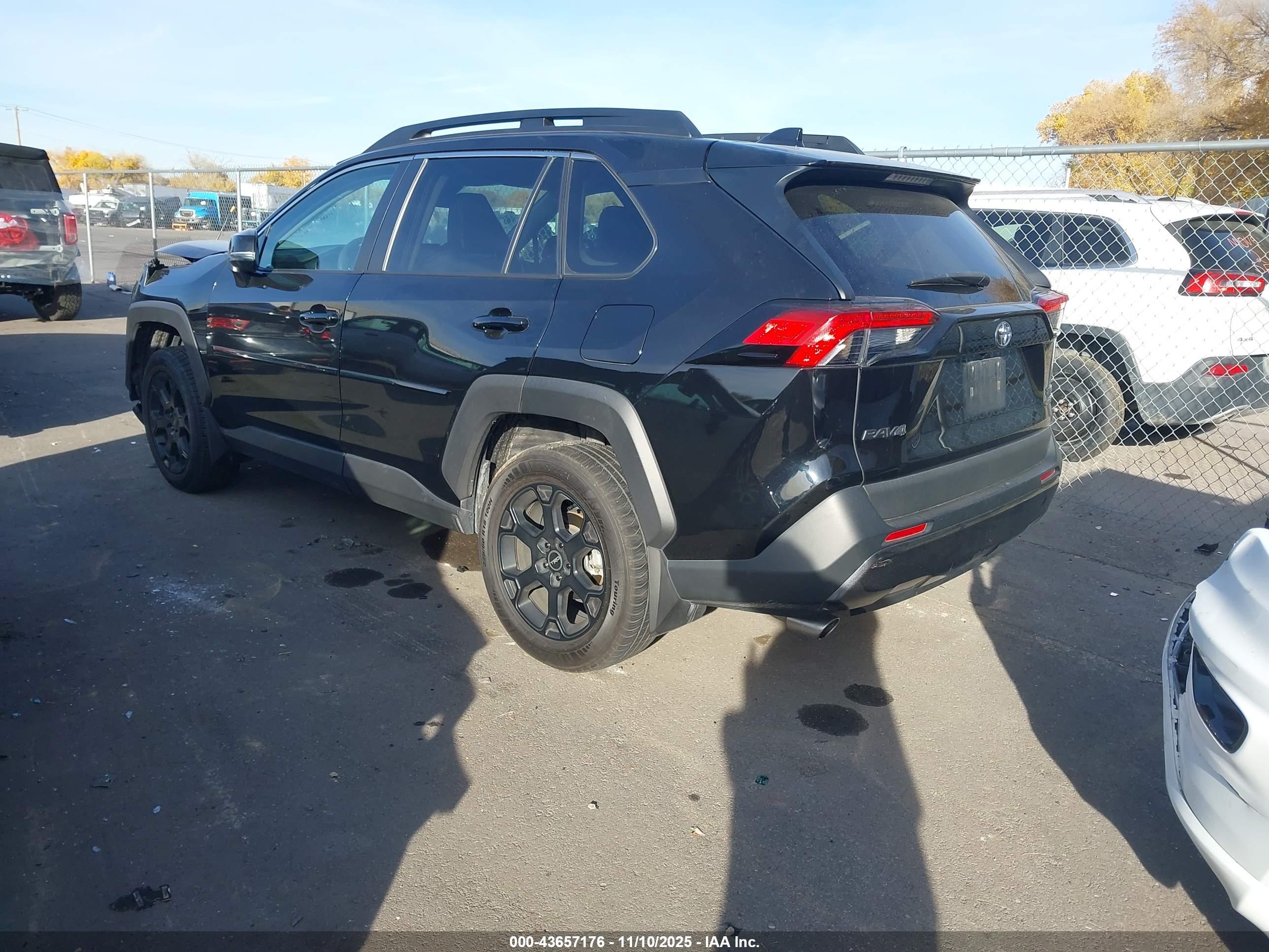 TOYOTA RAV4 image 3