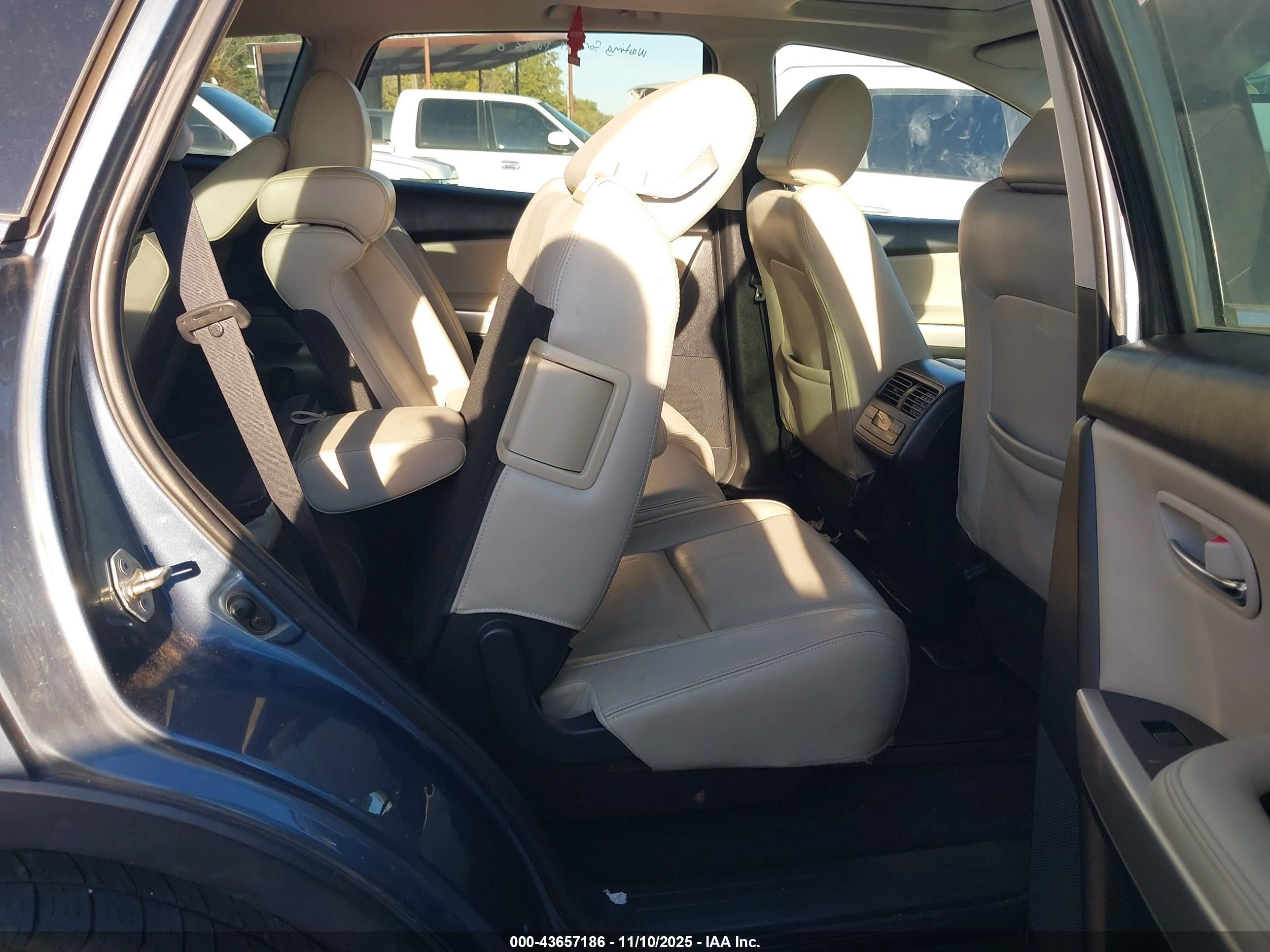 MAZDA CX-9 image 8