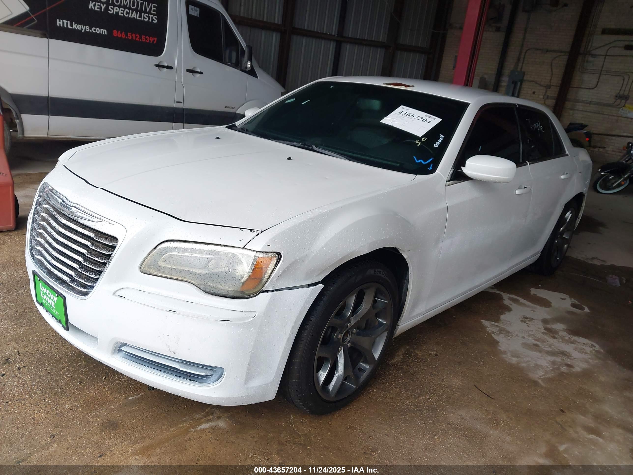CHRYSLER 300 image 2