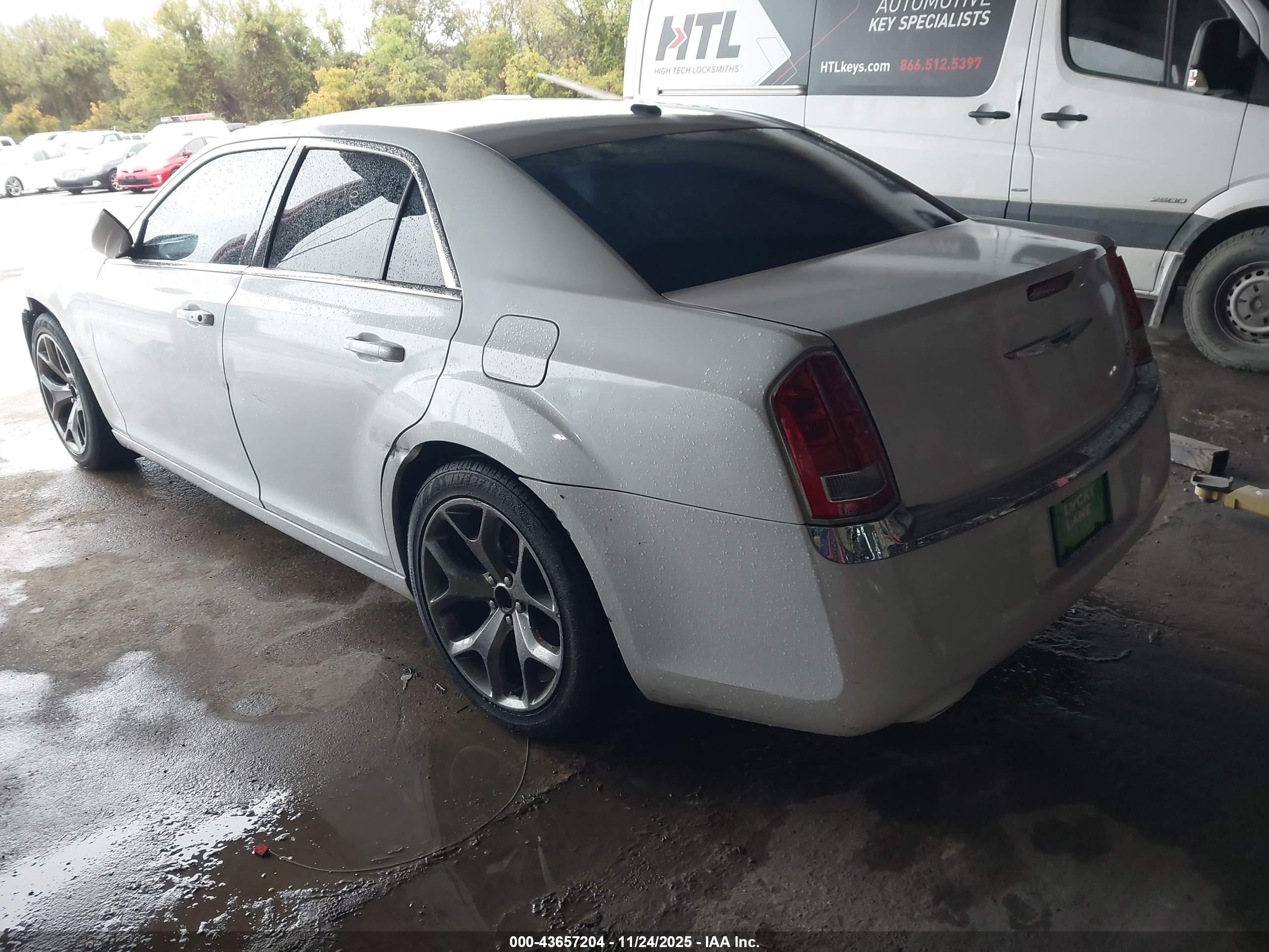 CHRYSLER 300 image 3