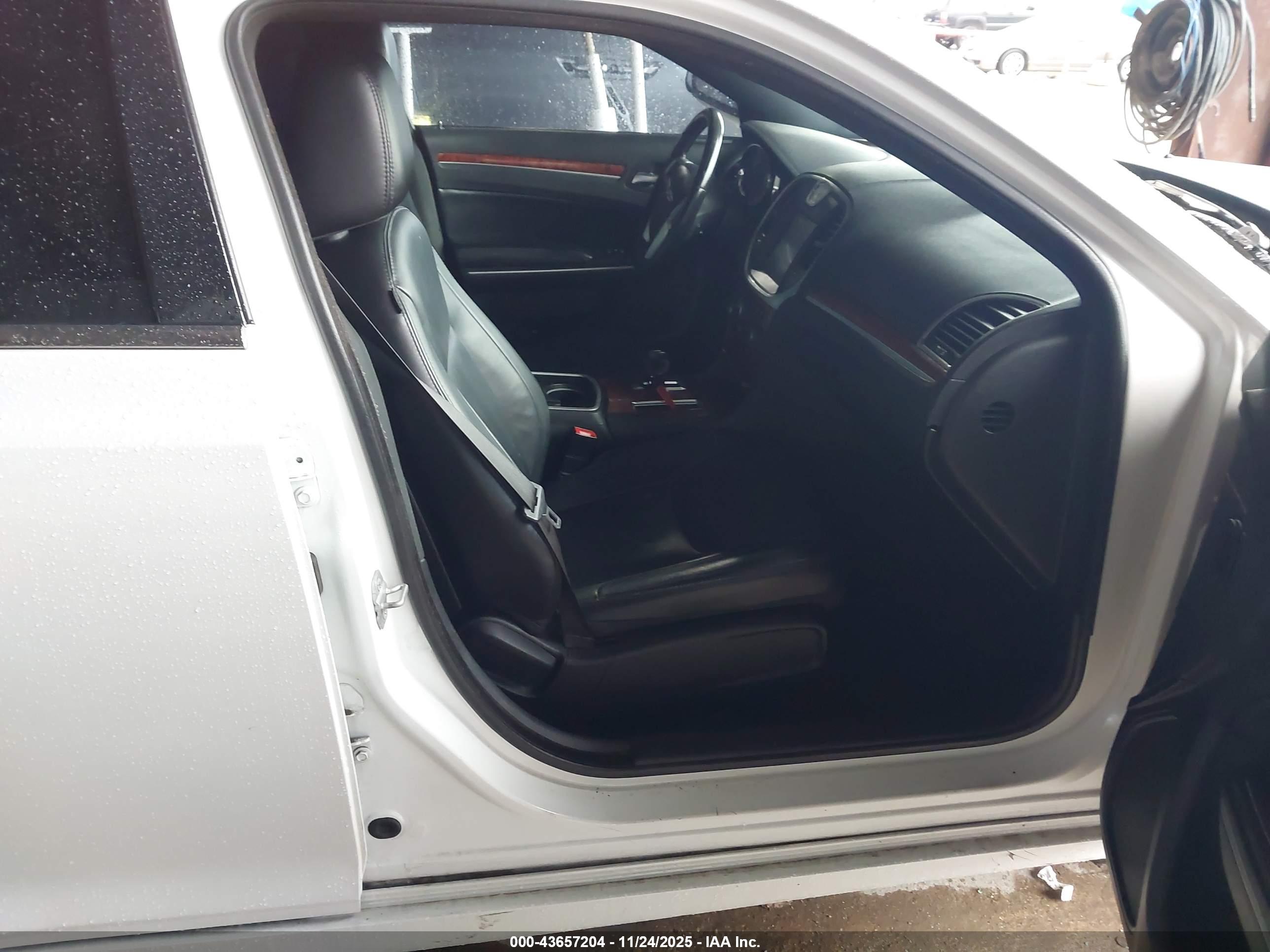 CHRYSLER 300 image 5