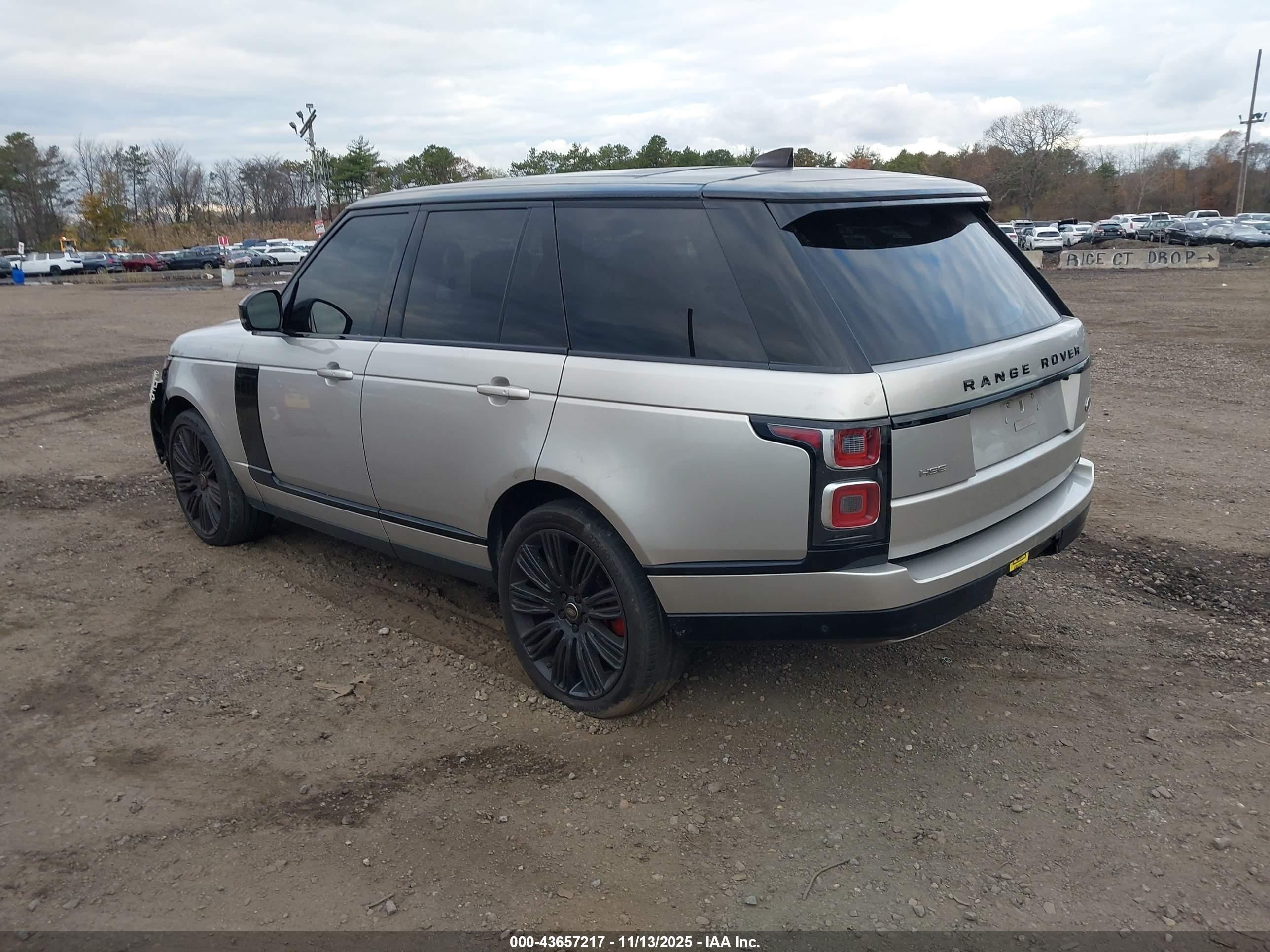 LAND ROVER image 3