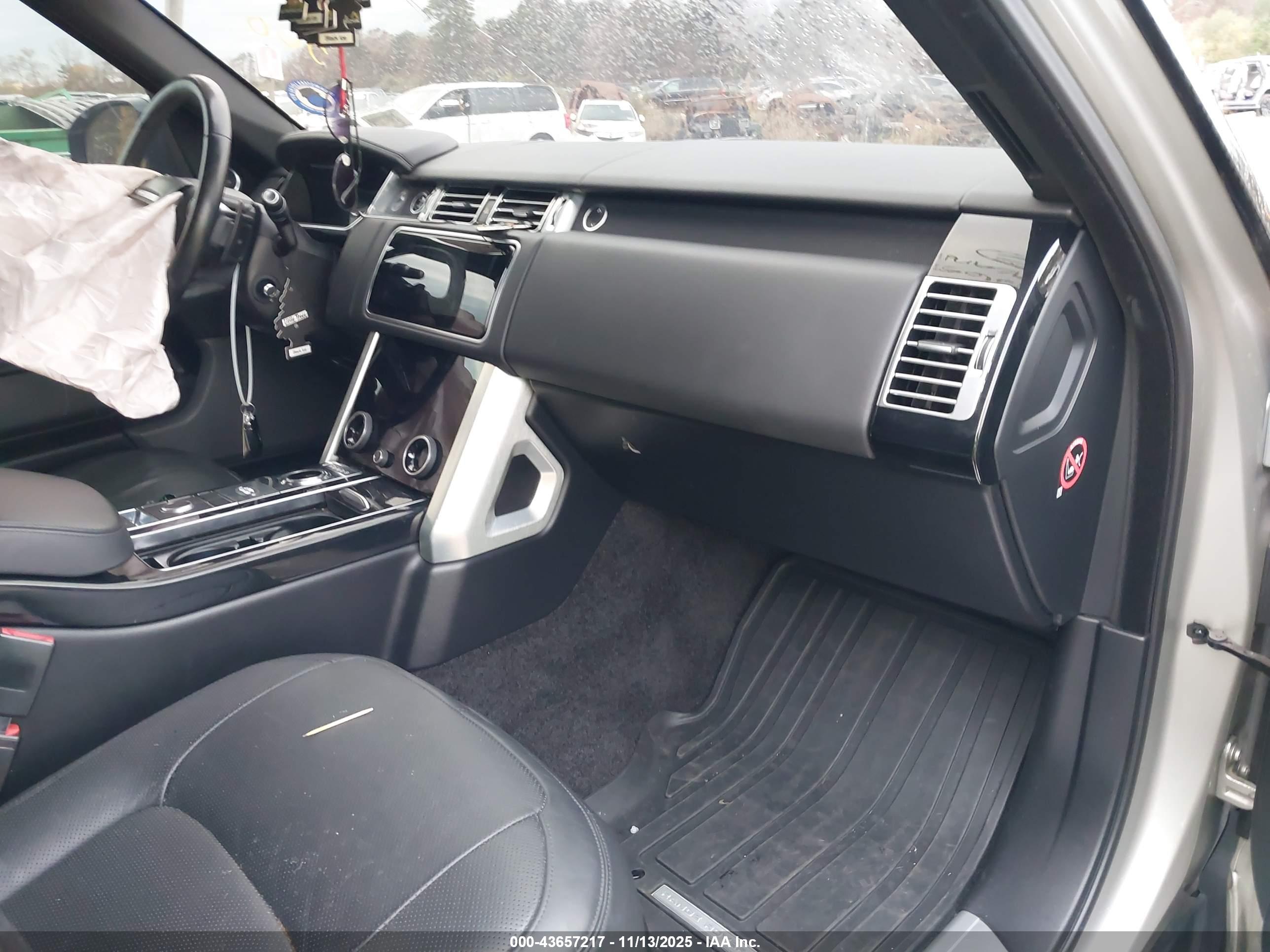 LAND ROVER image 5