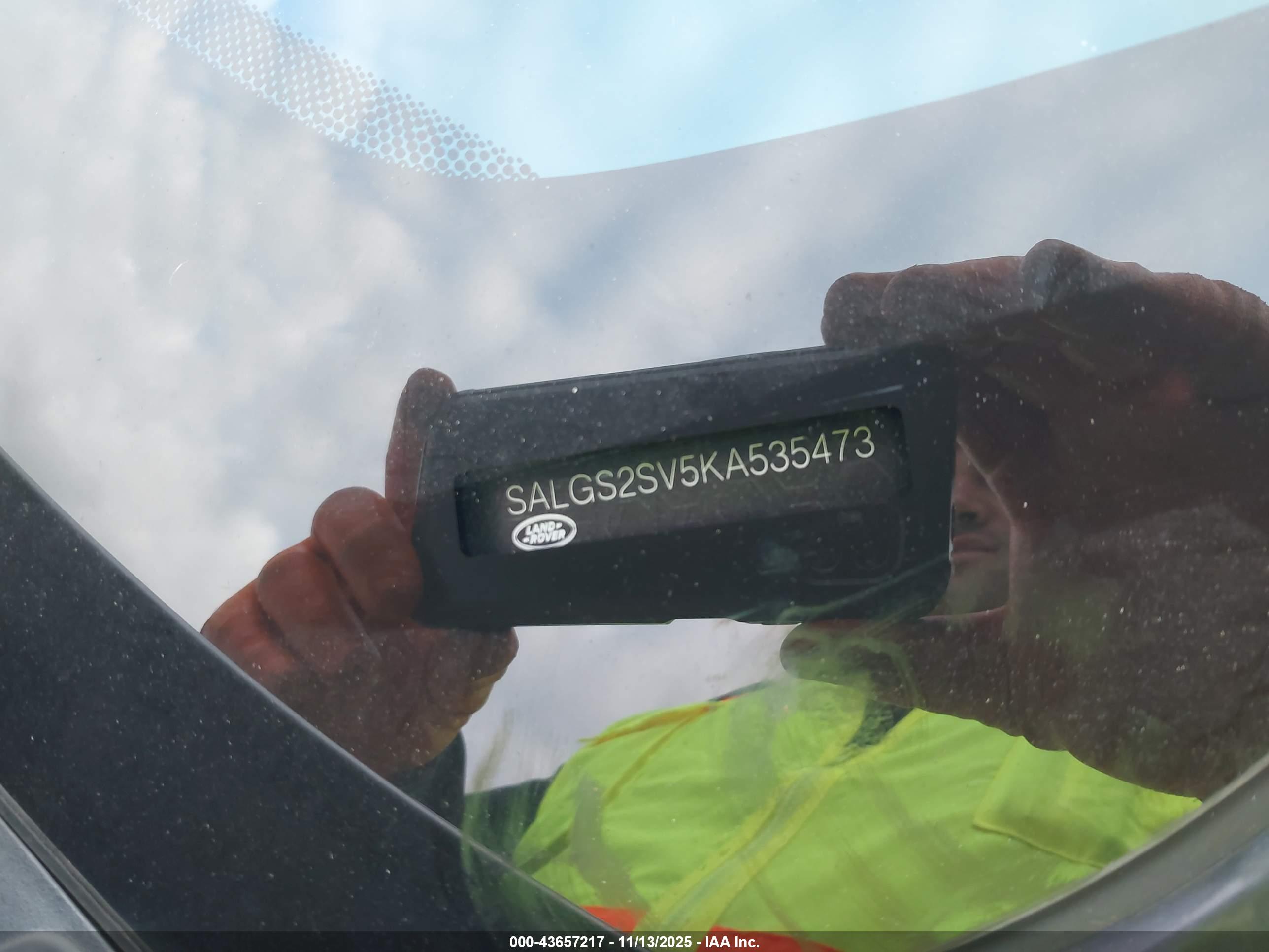 LAND ROVER image 9