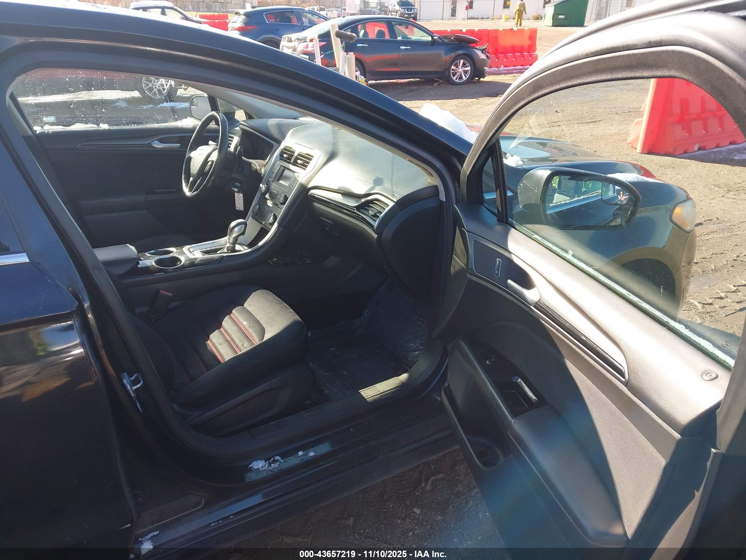 FORD FUSION image 5