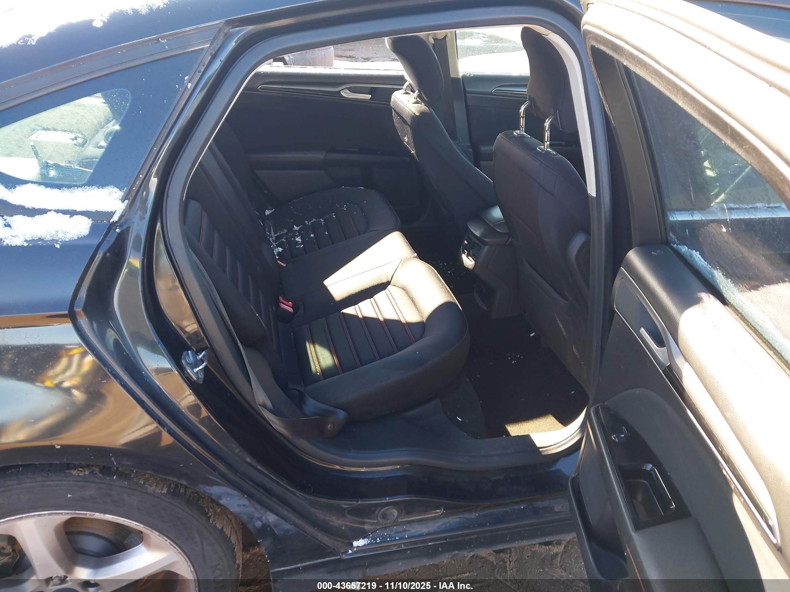 FORD FUSION image 8
