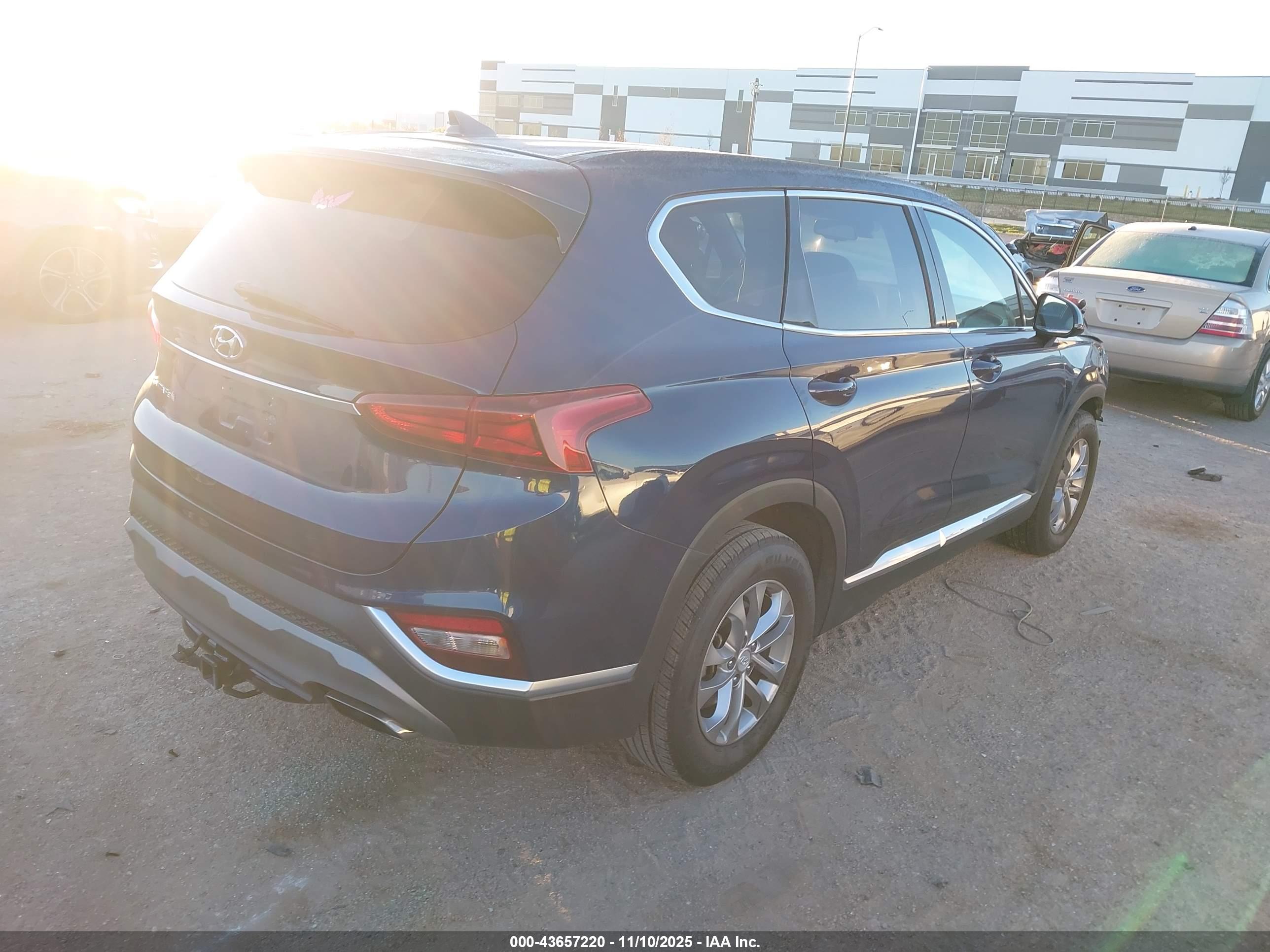 HYUNDAI SANTA image 4