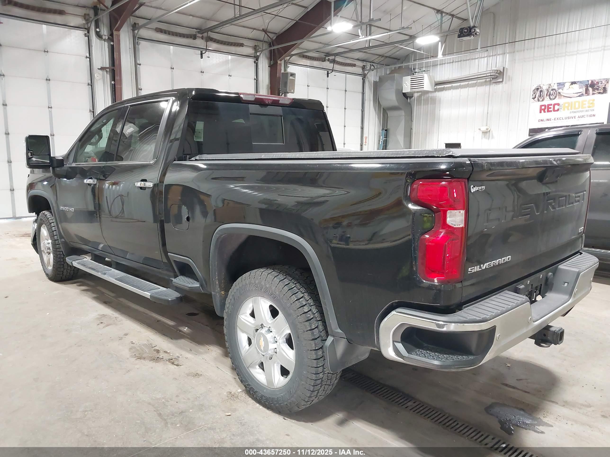 CHEVROLET SILVERADO image 3