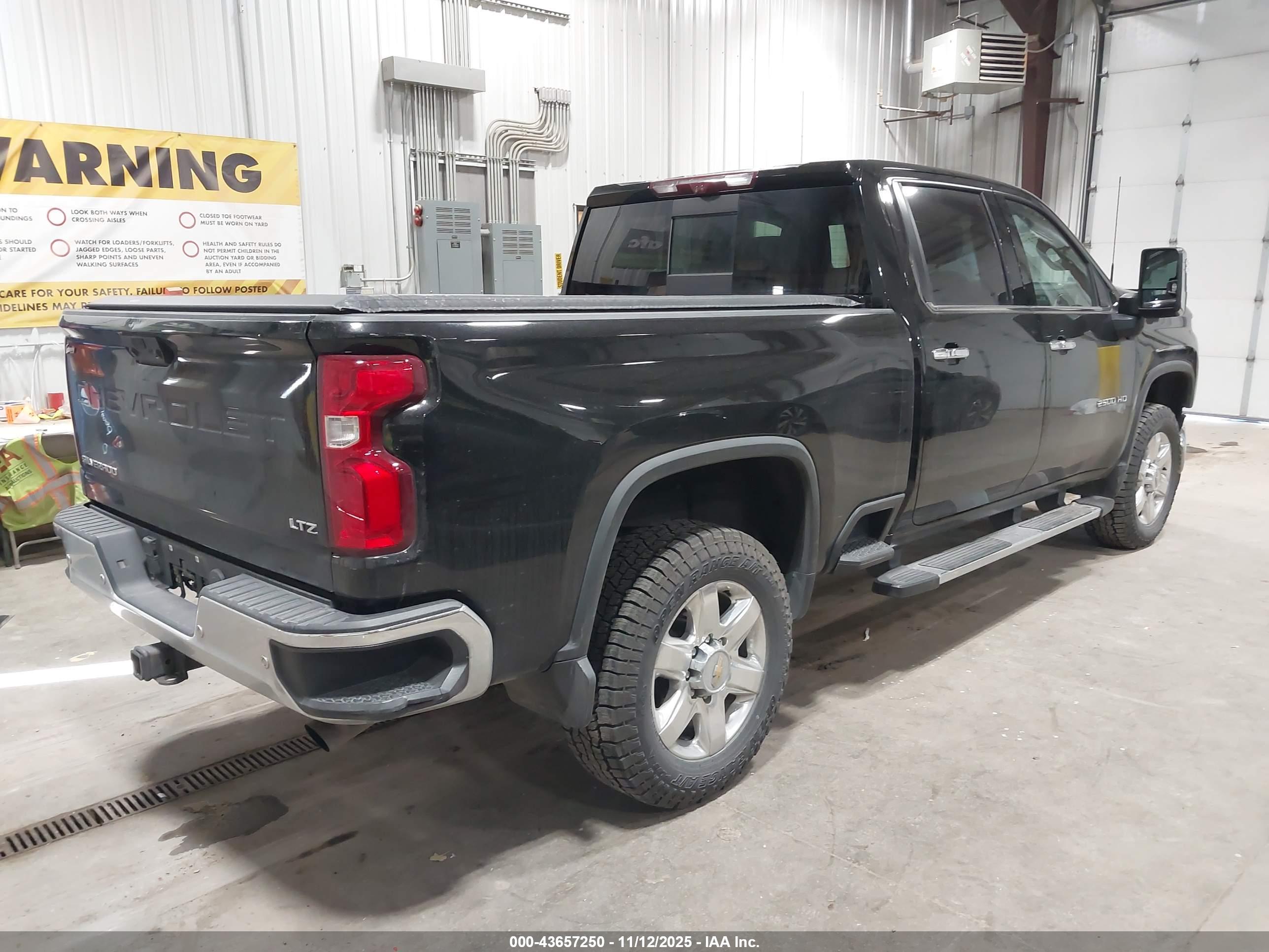 CHEVROLET SILVERADO image 4