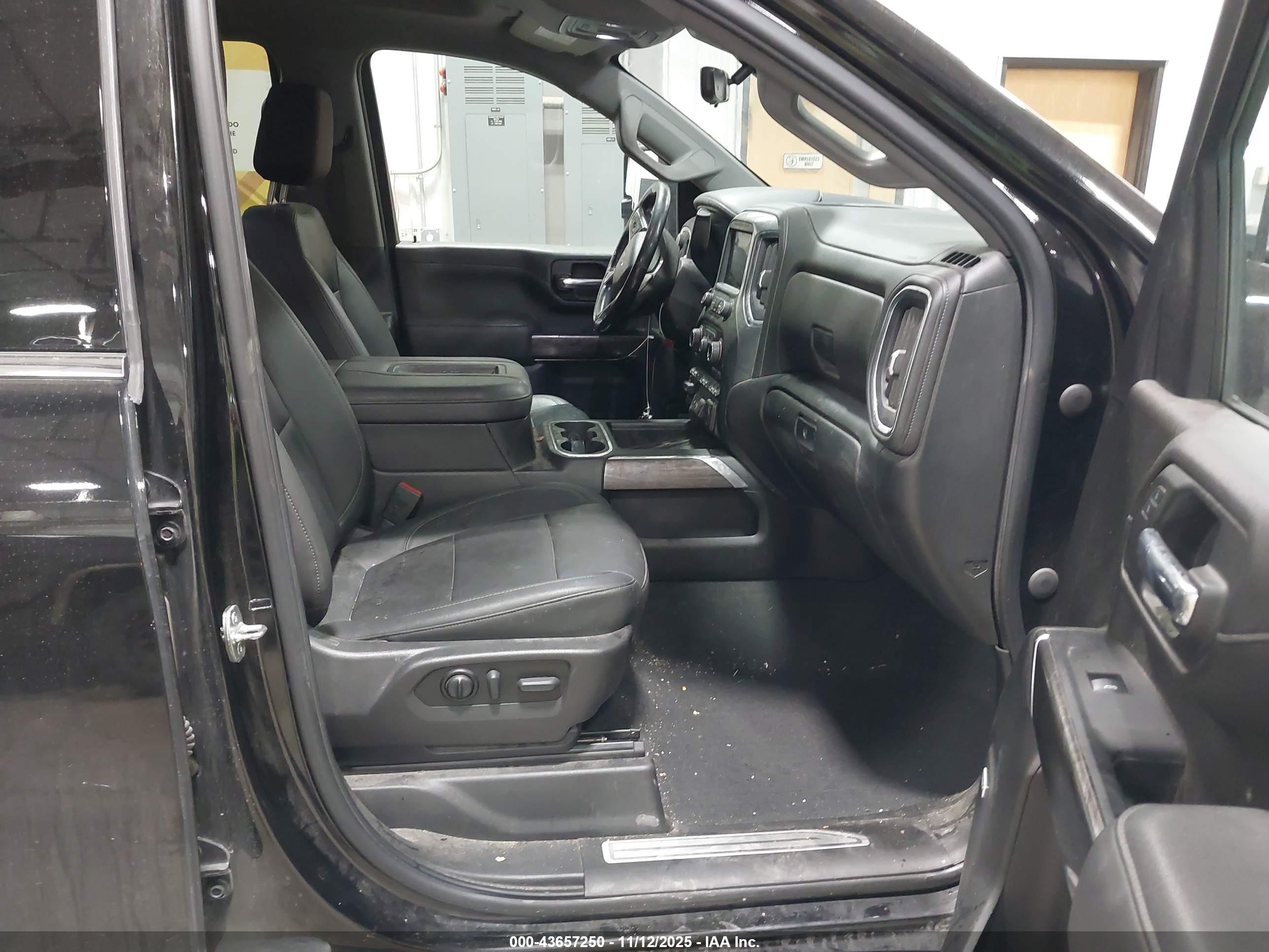 CHEVROLET SILVERADO image 5