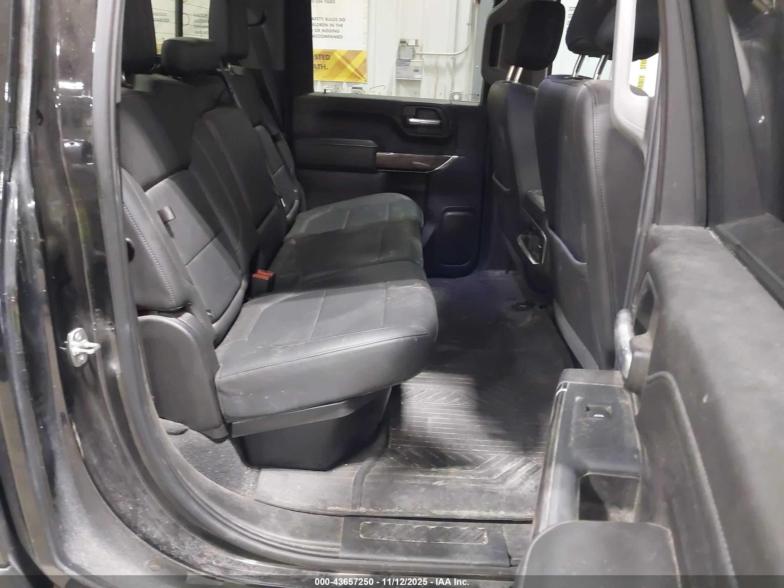 CHEVROLET SILVERADO image 8