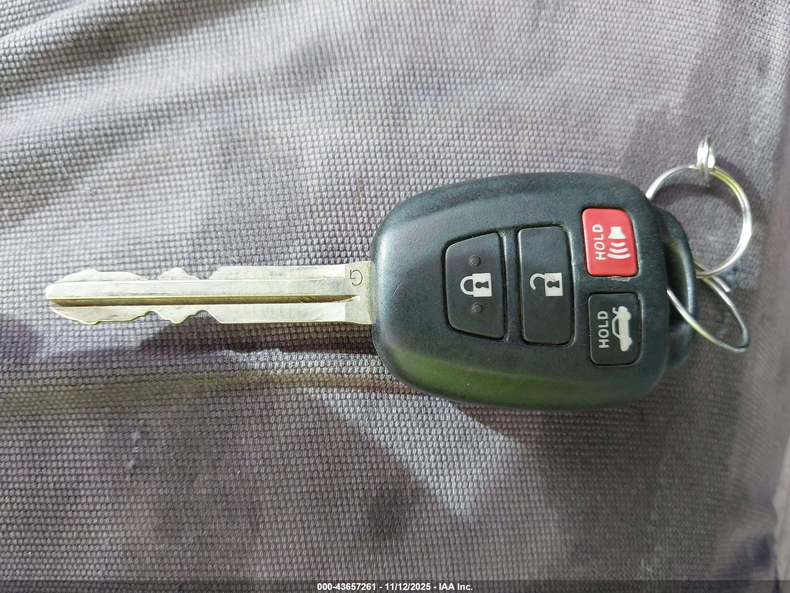 TOYOTA CAMRY image 11