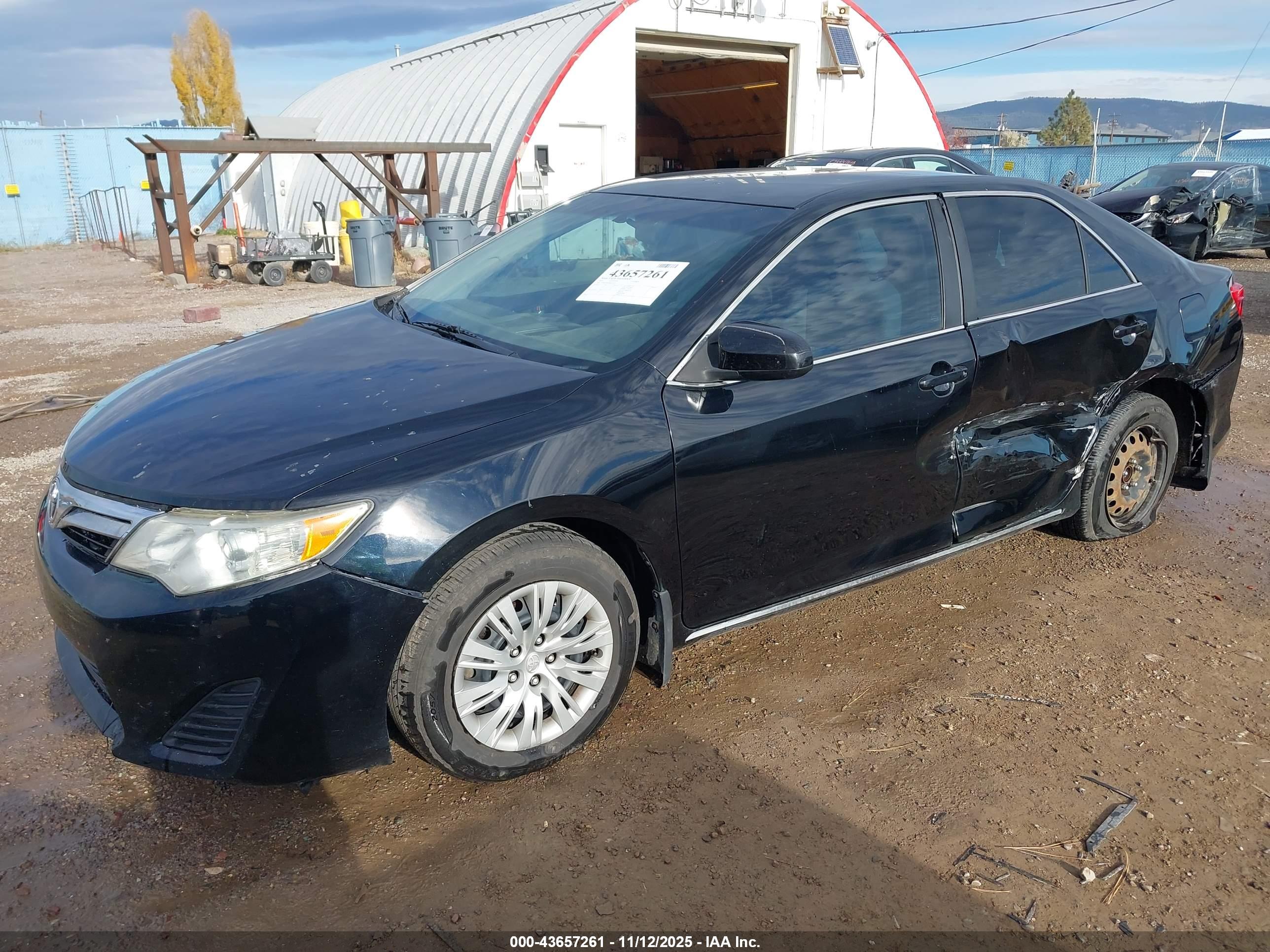 TOYOTA CAMRY image 2
