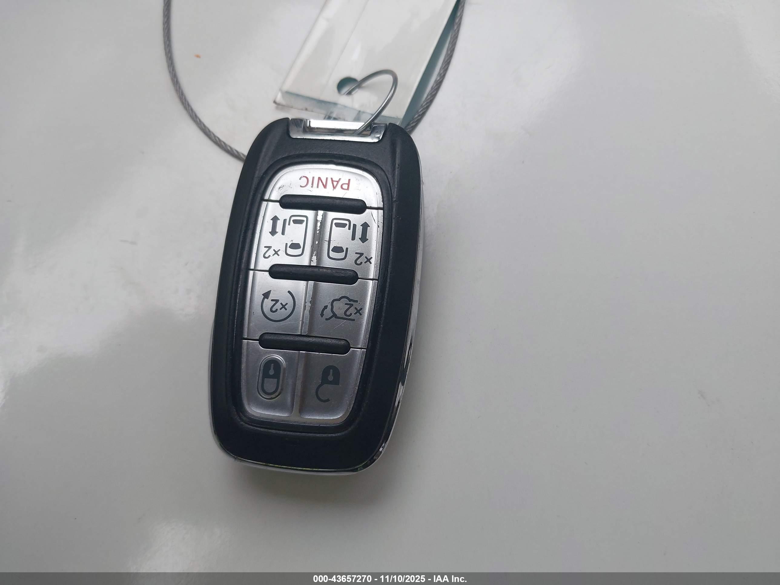 CHRYSLER PACIFICA image 11