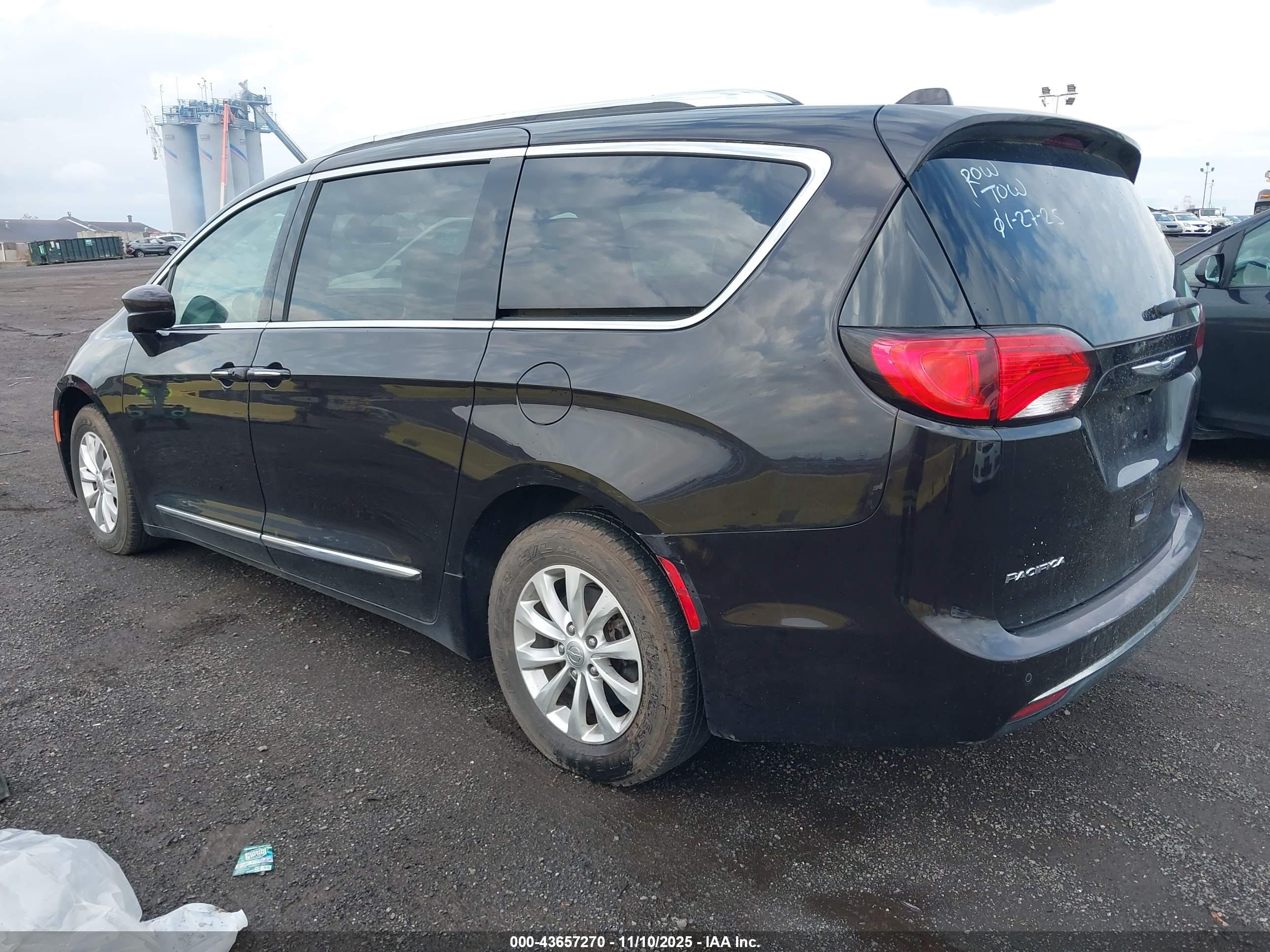 CHRYSLER PACIFICA image 3