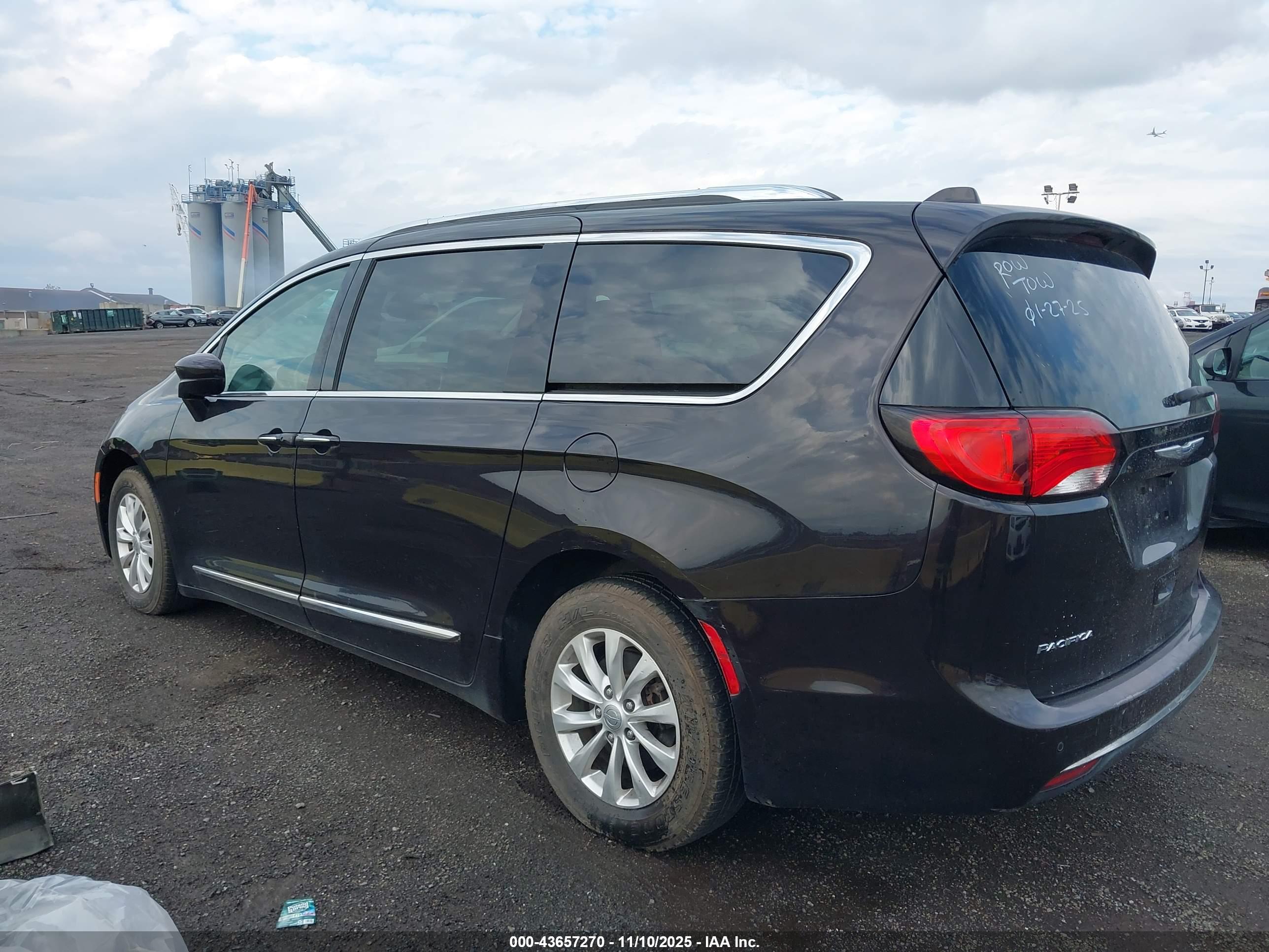 CHRYSLER PACIFICA image 6