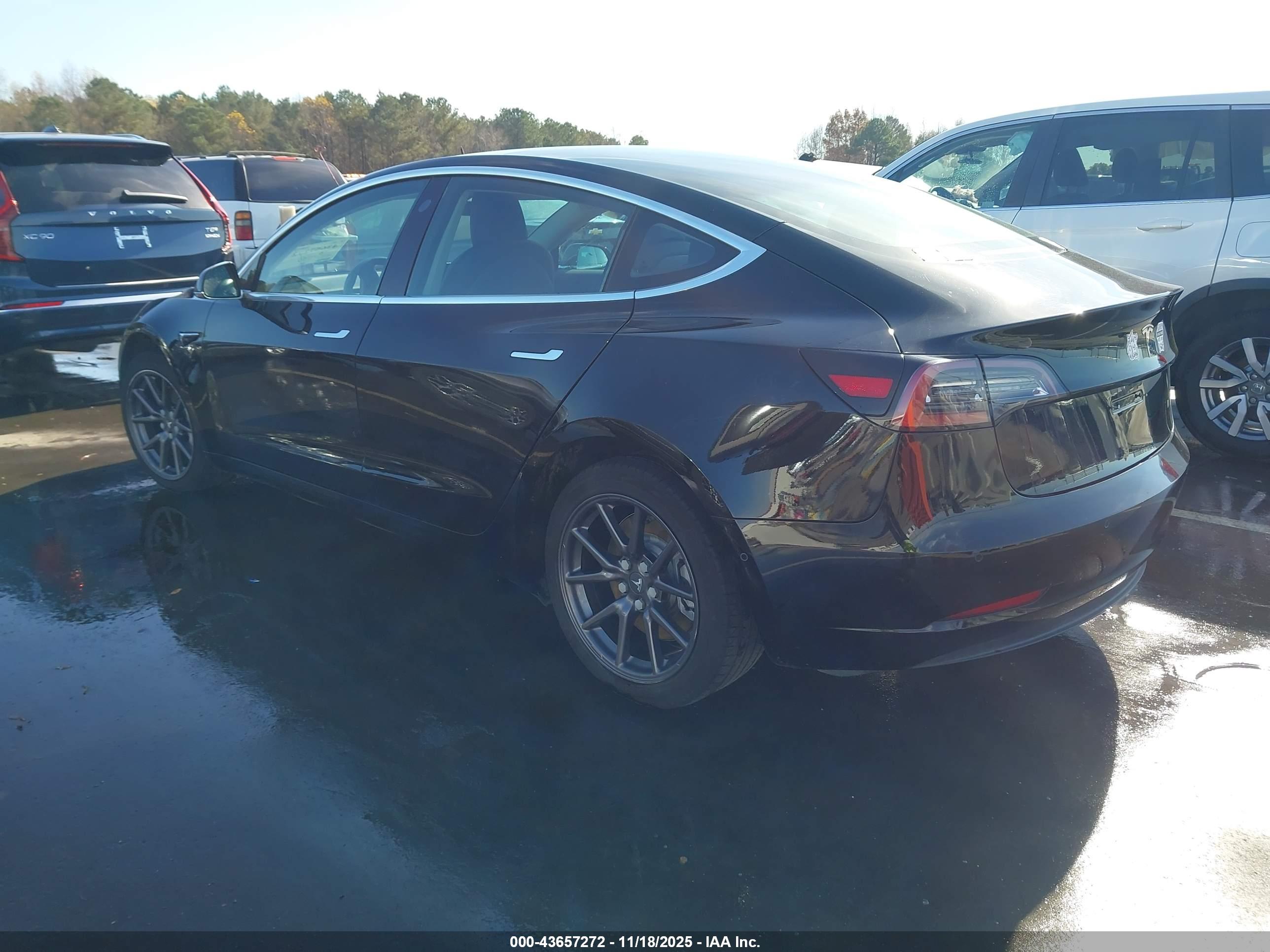 TESLA MODEL image 3