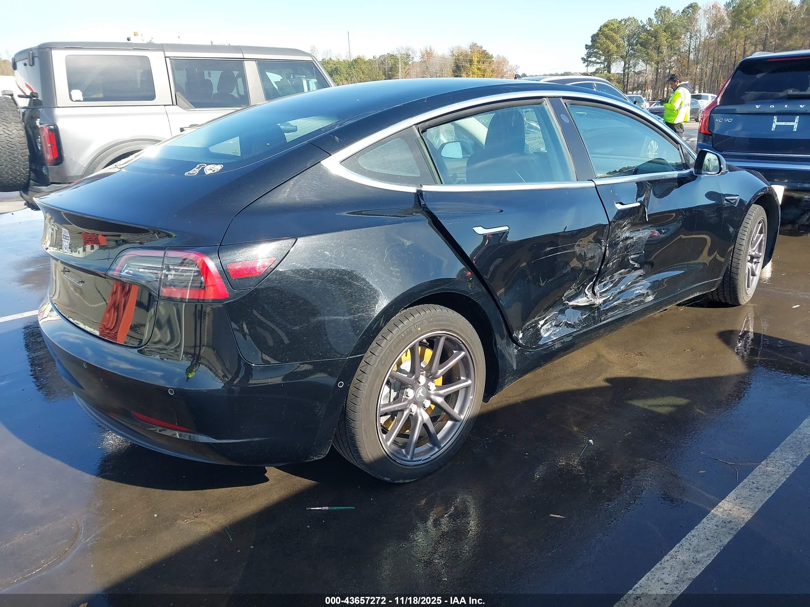 TESLA MODEL image 4