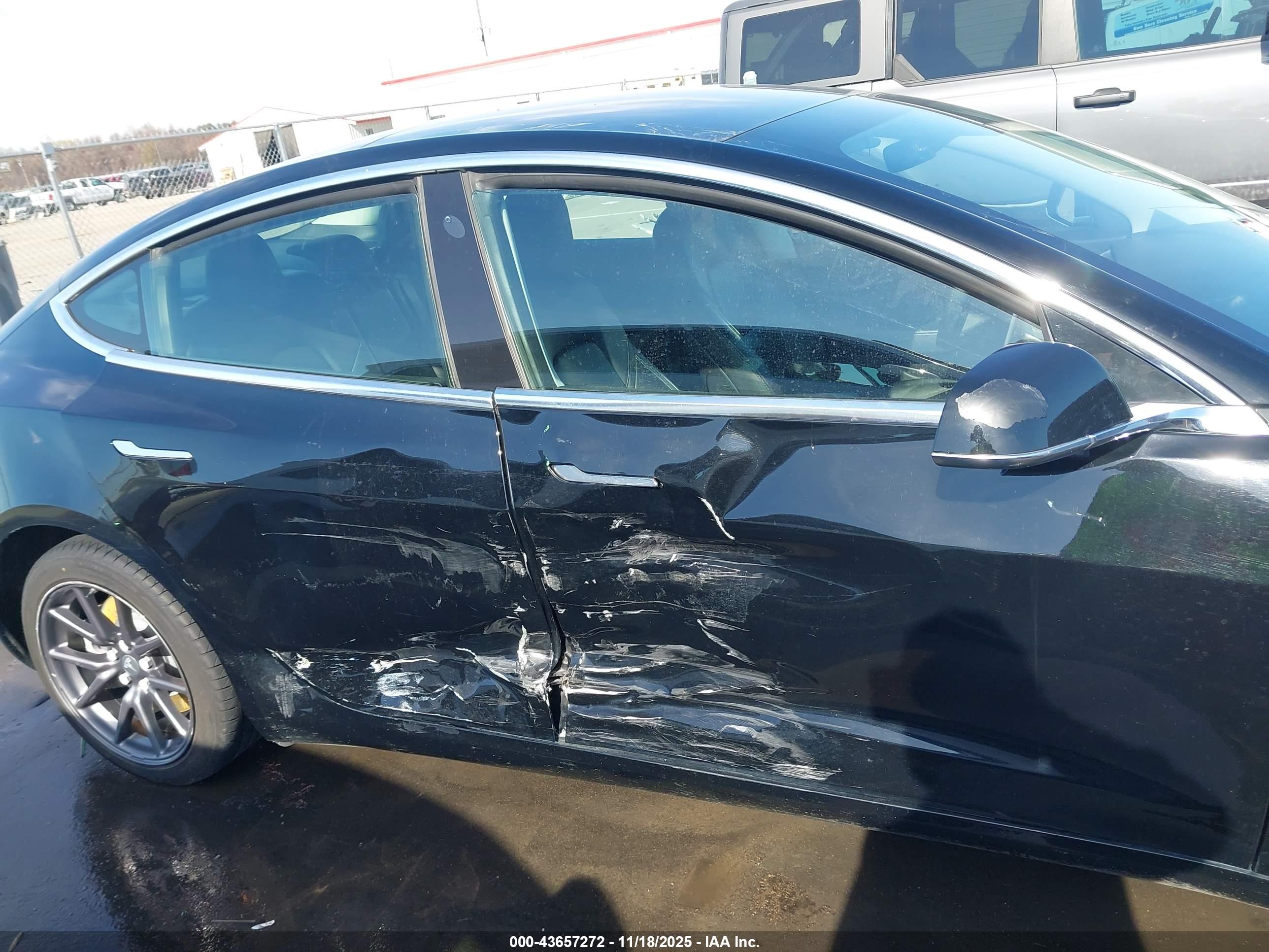 TESLA MODEL image 6