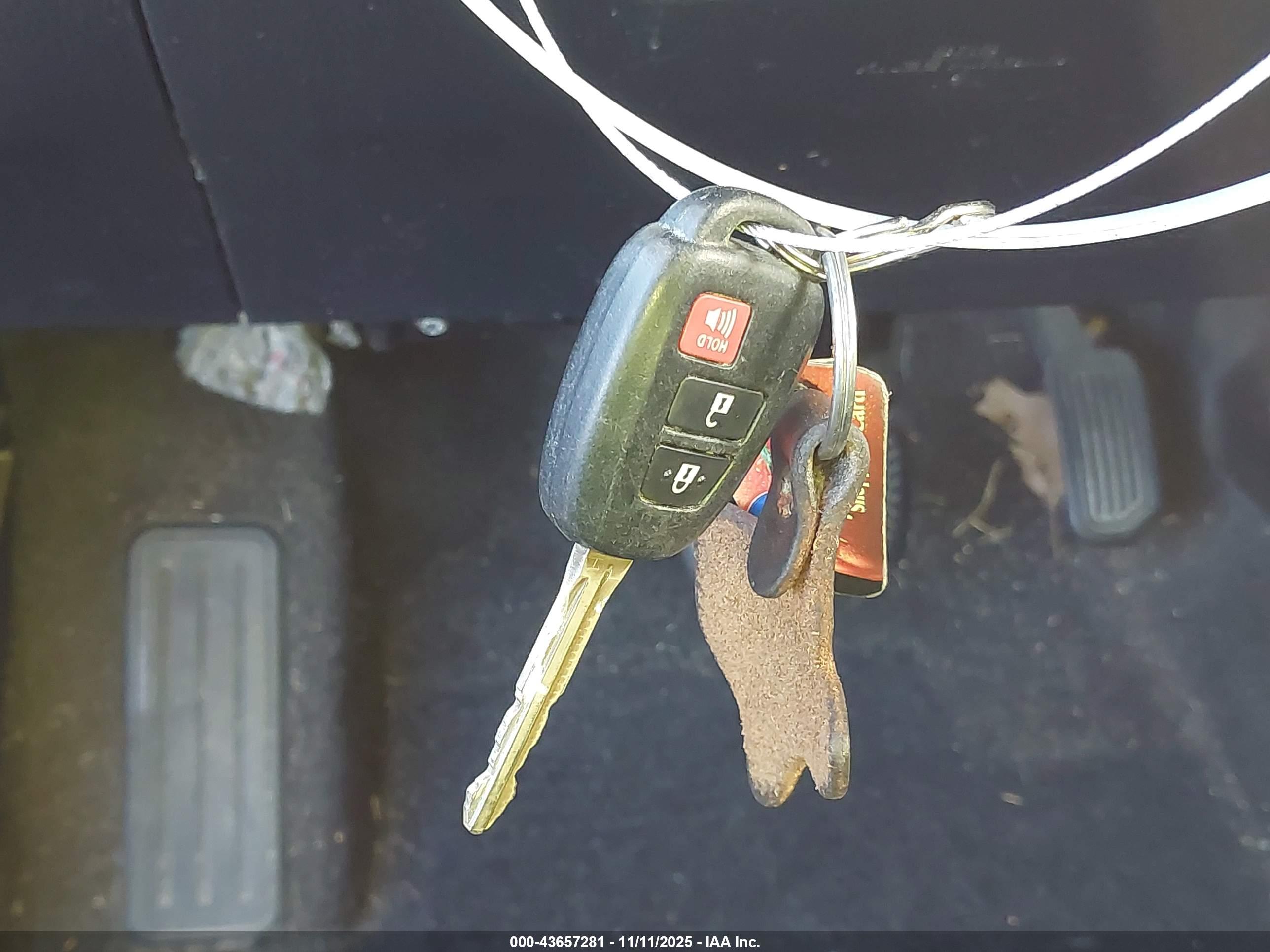TOYOTA RAV4 image 11