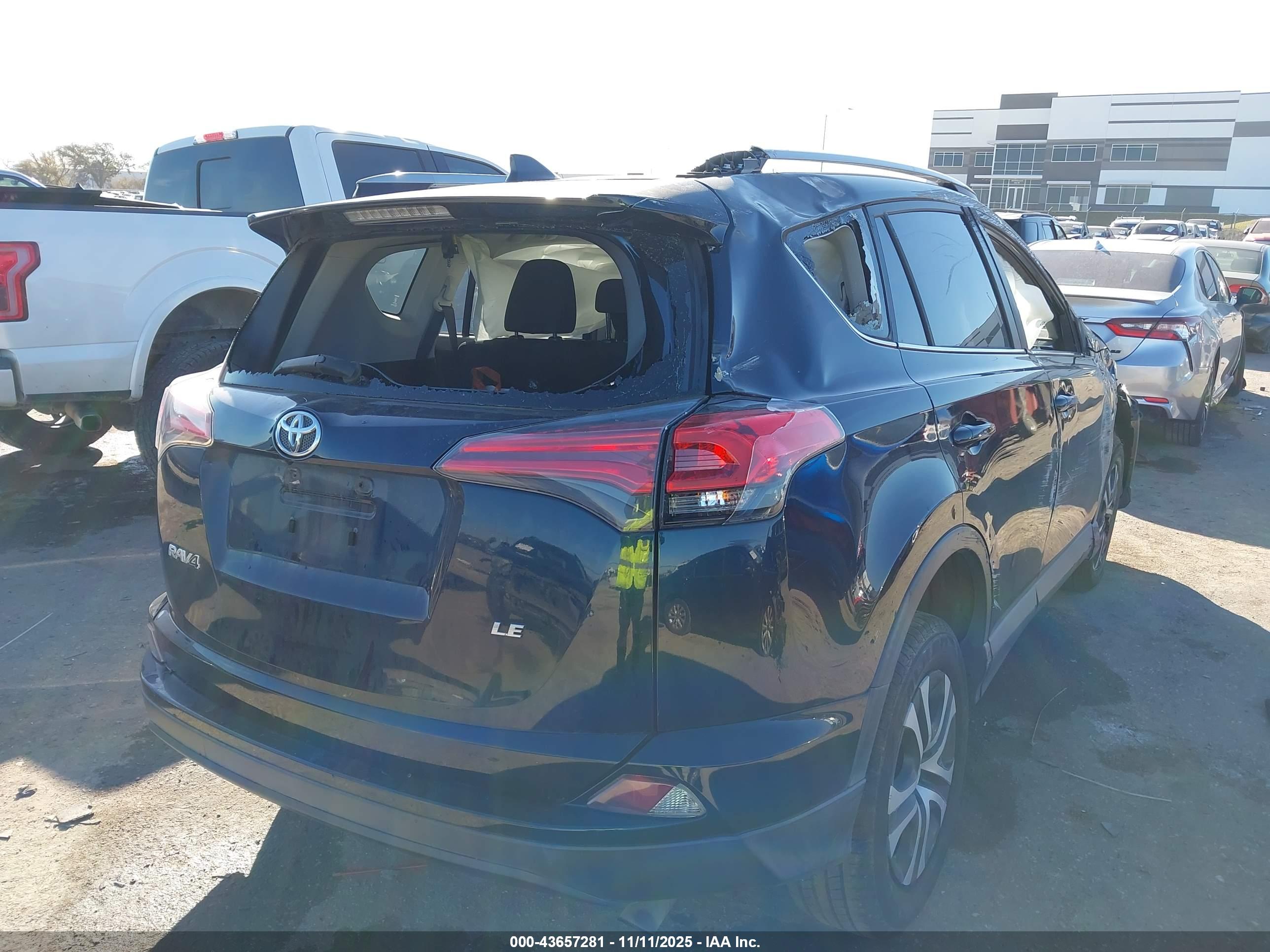 TOYOTA RAV4 image 4