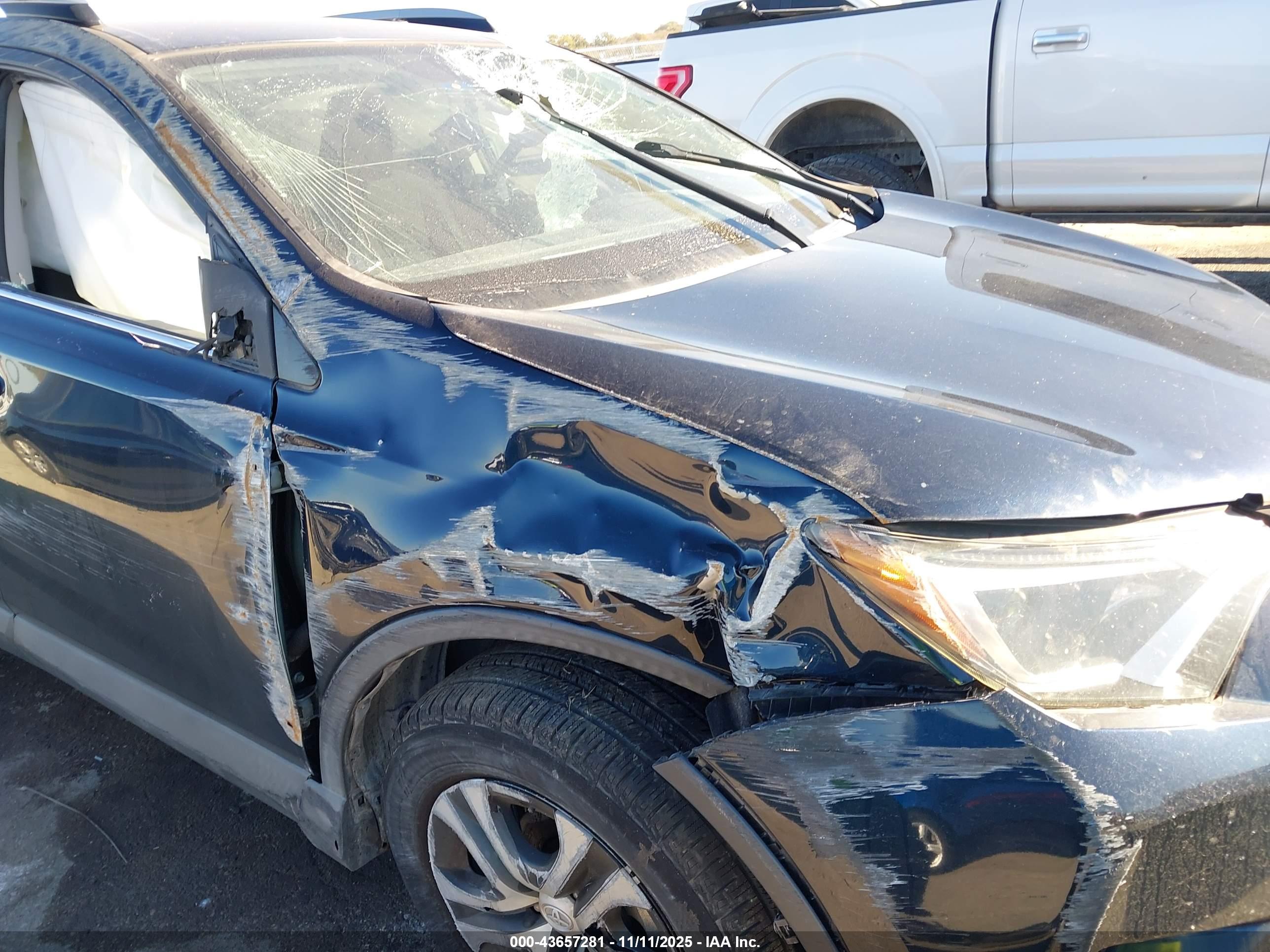TOYOTA RAV4 image 6
