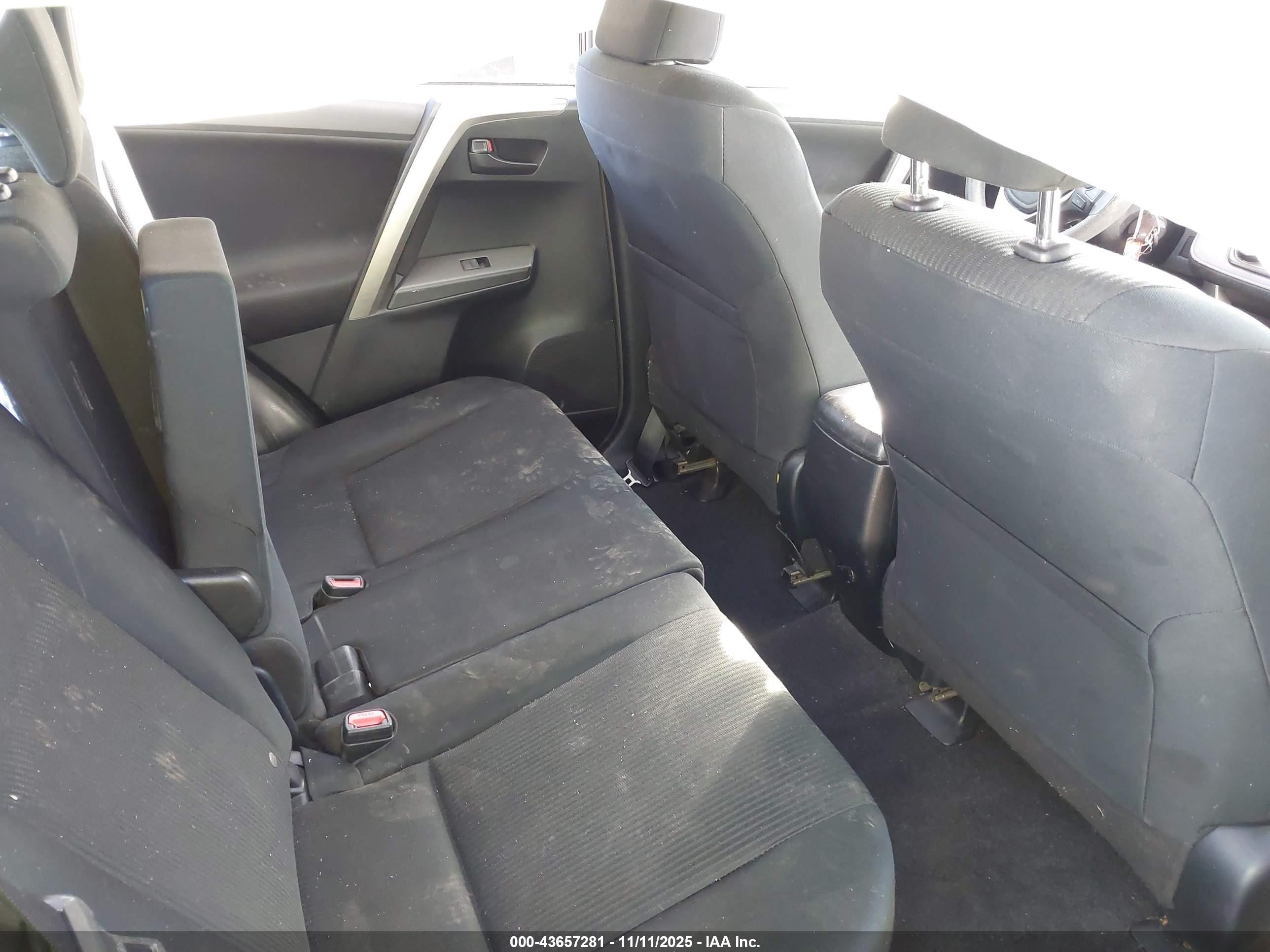 TOYOTA RAV4 image 8