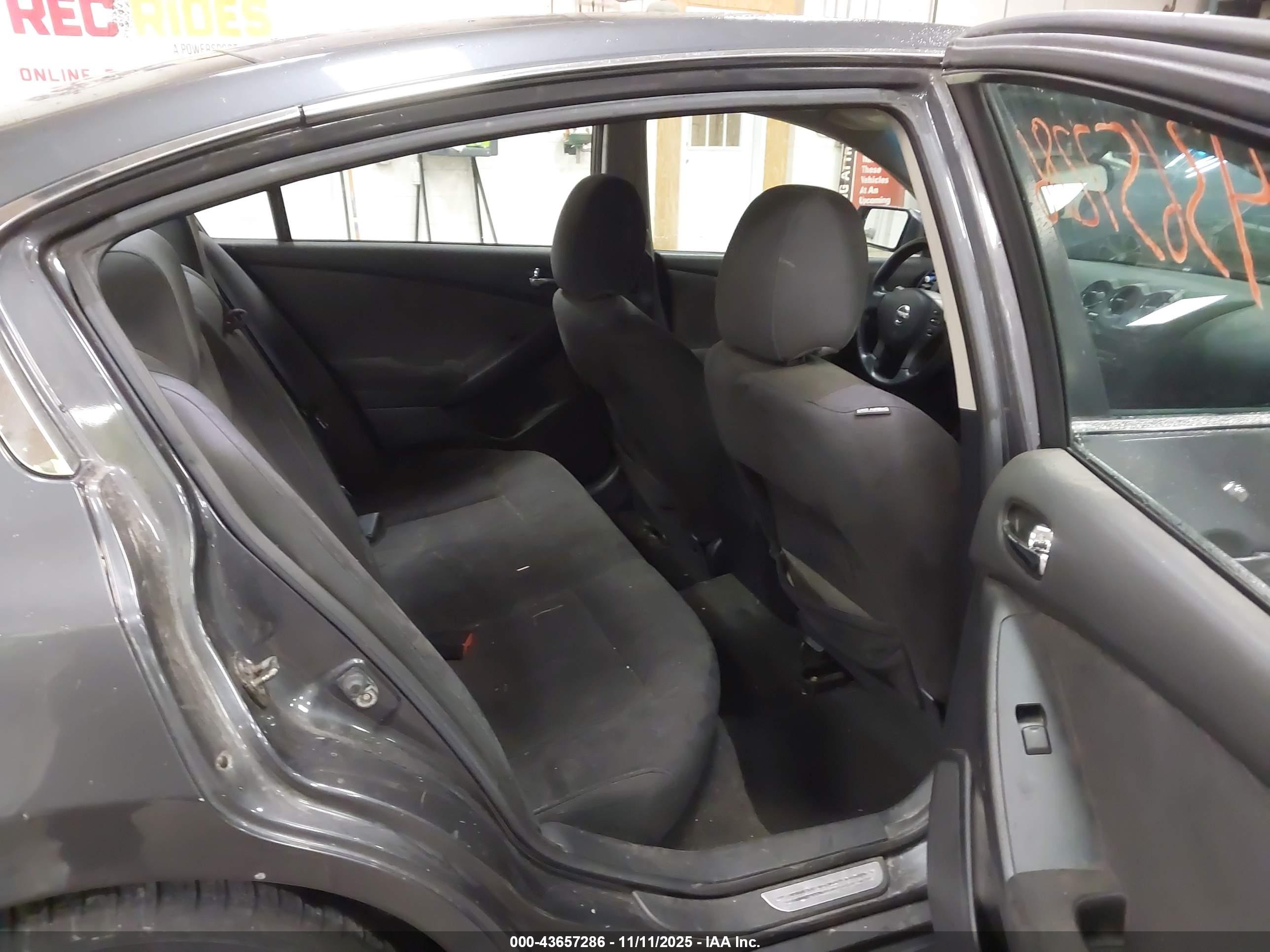 NISSAN ALTIMA image 8
