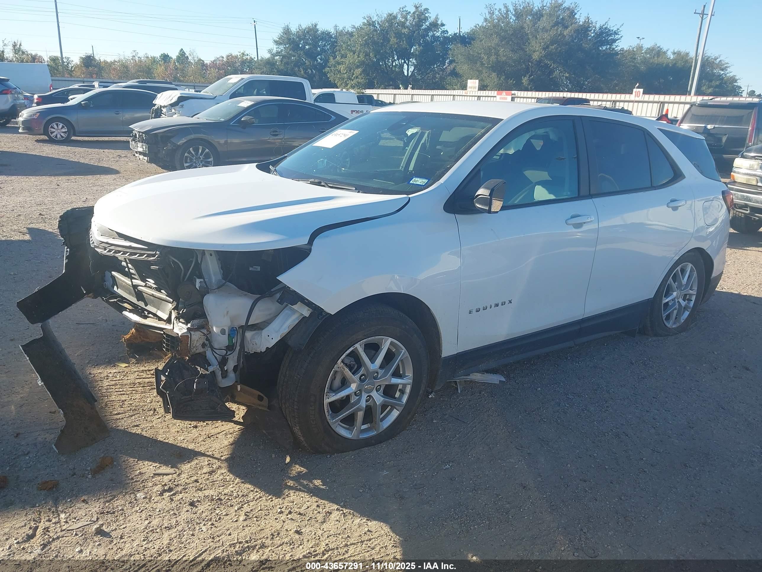 CHEVROLET EQUINOX image 2