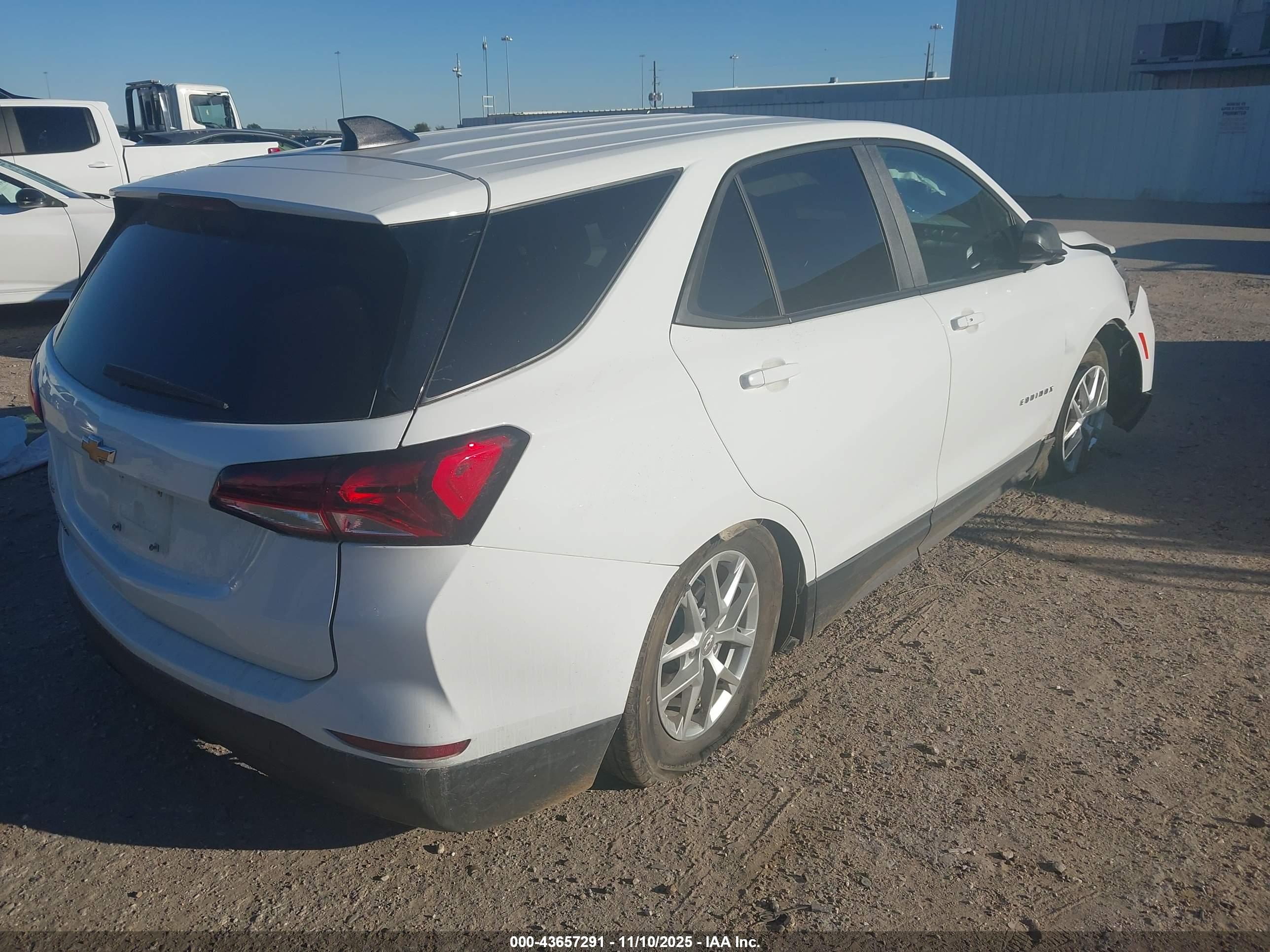 CHEVROLET EQUINOX image 4