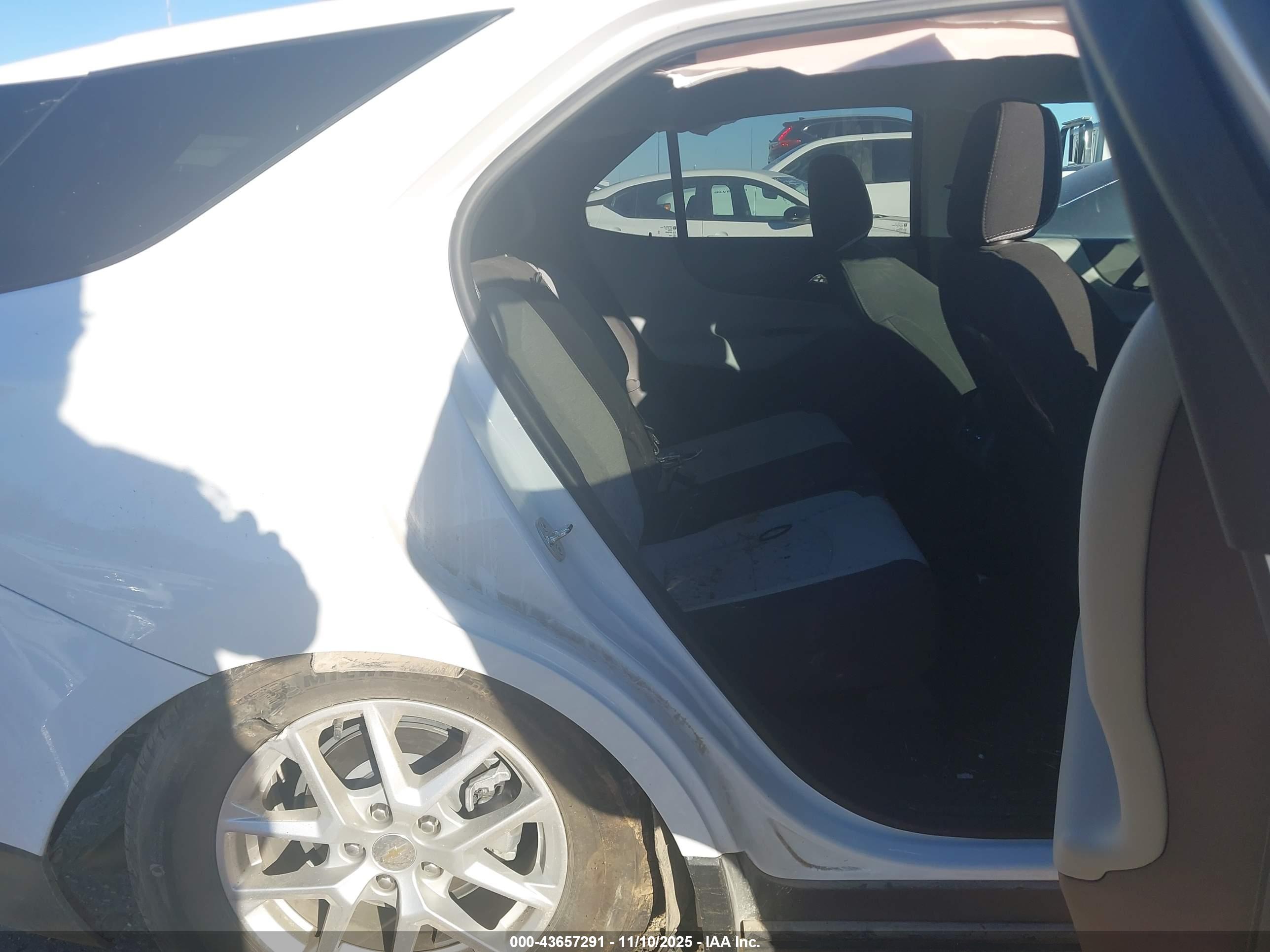 CHEVROLET EQUINOX image 8