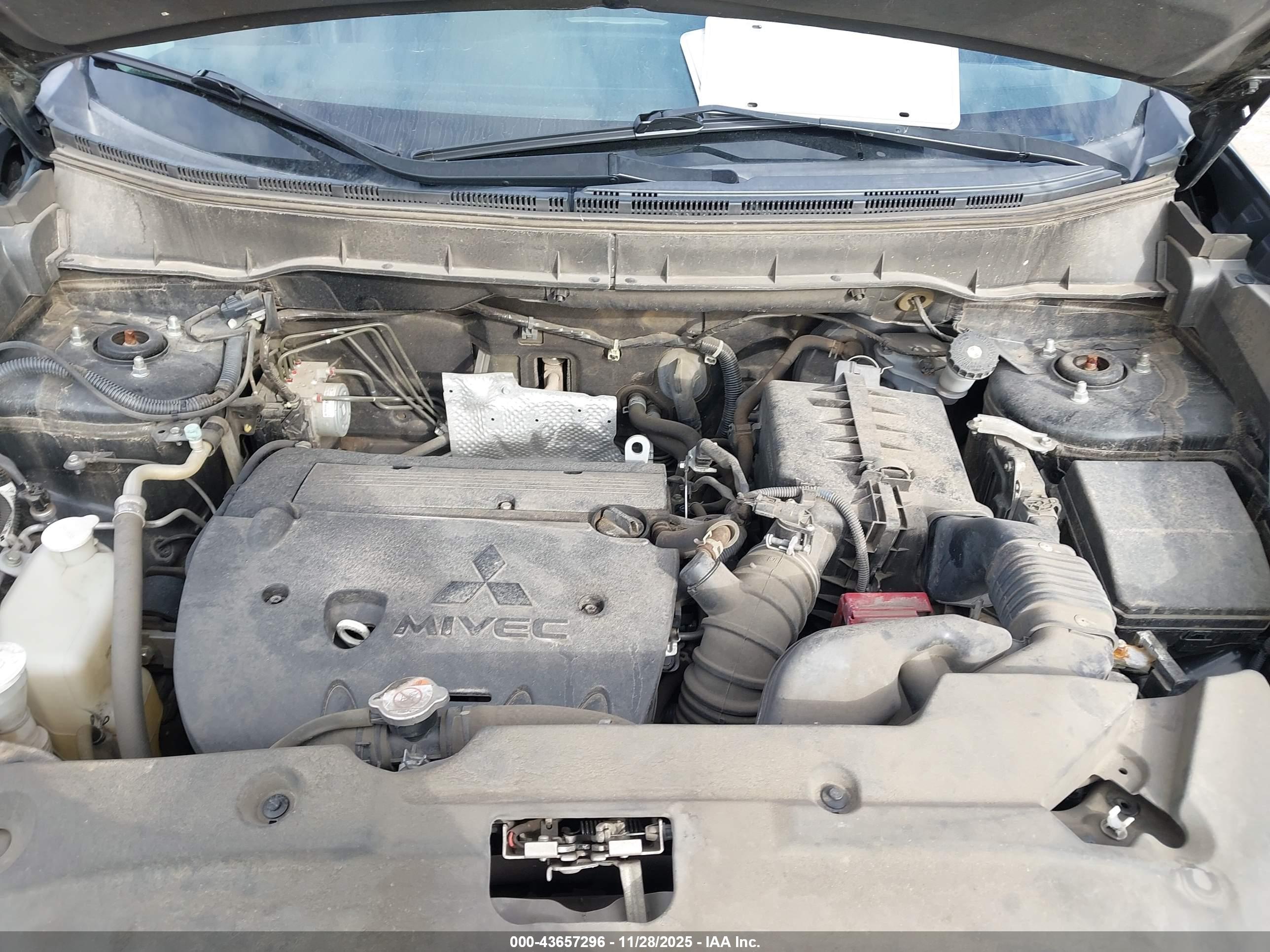 MITSUBISHI OUTLANDER image 10
