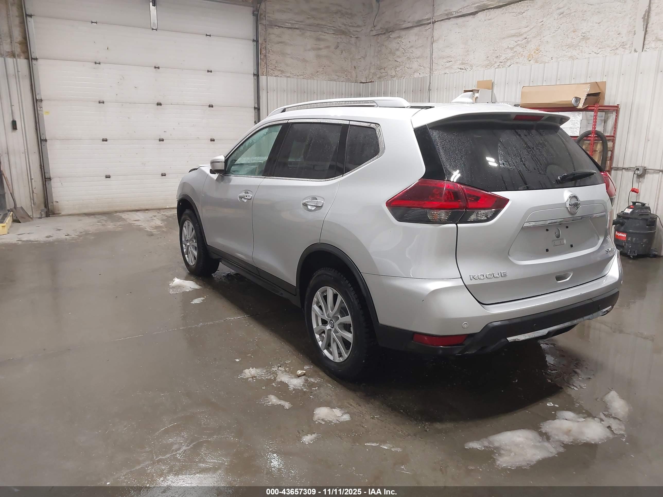 NISSAN ROGUE image 3