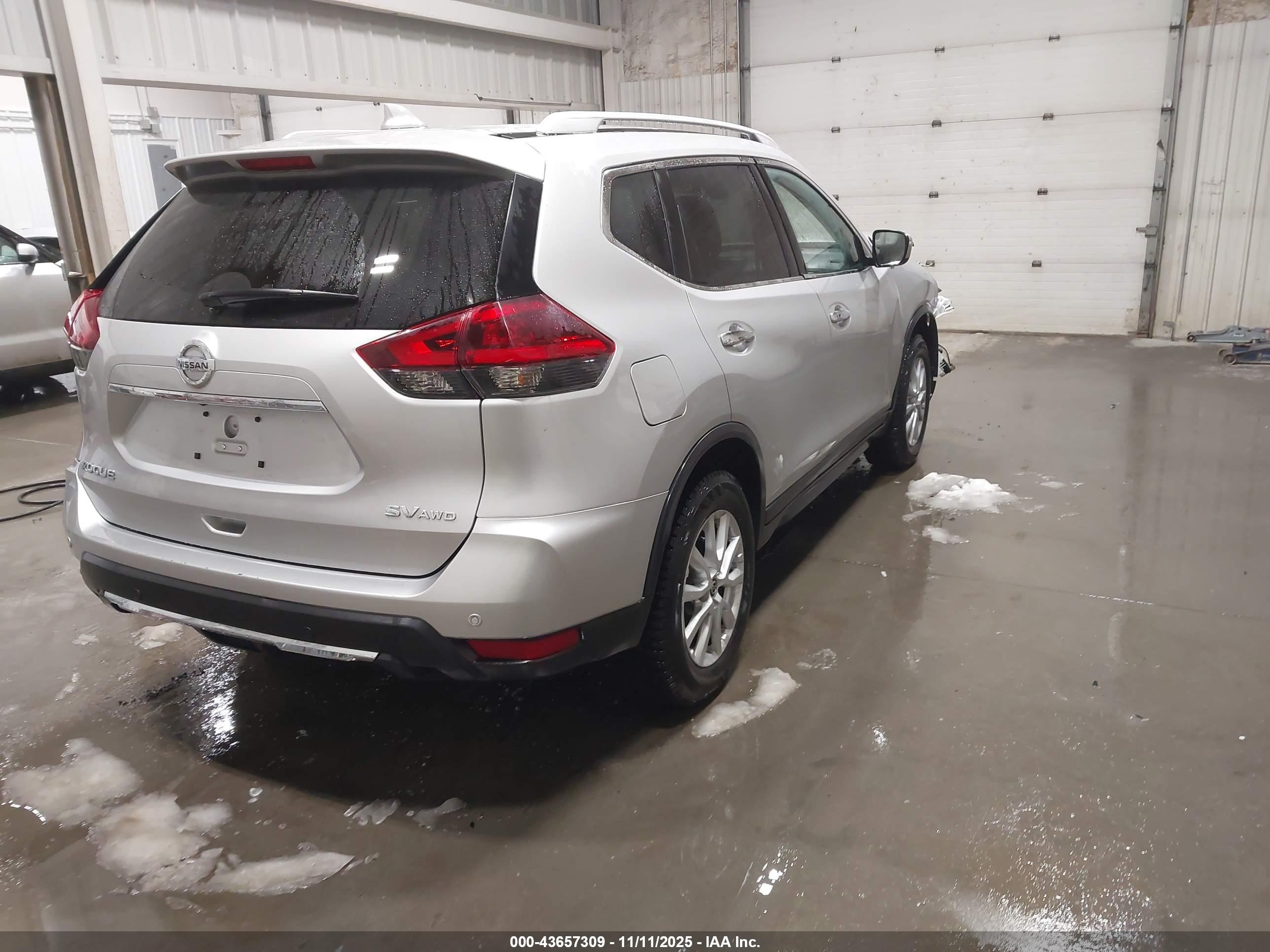 NISSAN ROGUE image 4