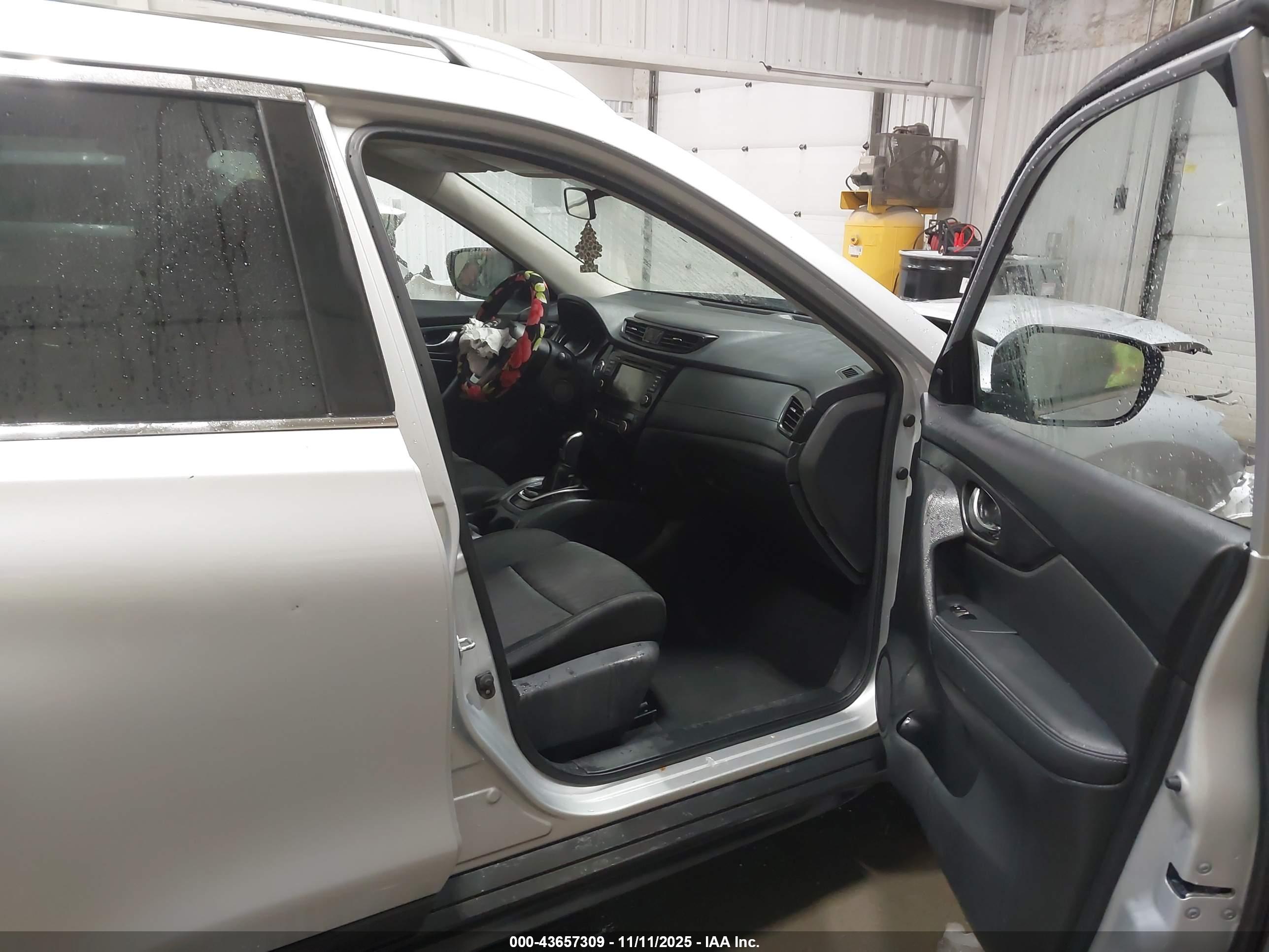 NISSAN ROGUE image 5