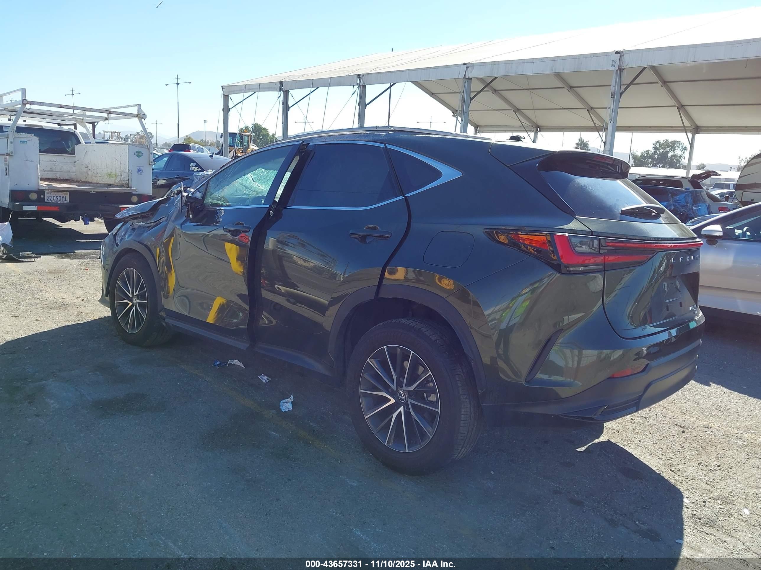 LEXUS NX image 3