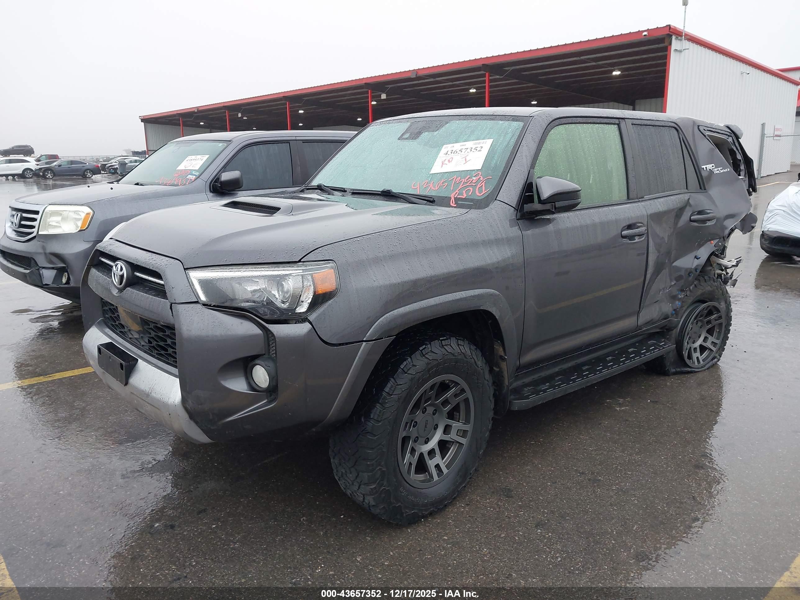 TOYOTA 4RUNNER image 2