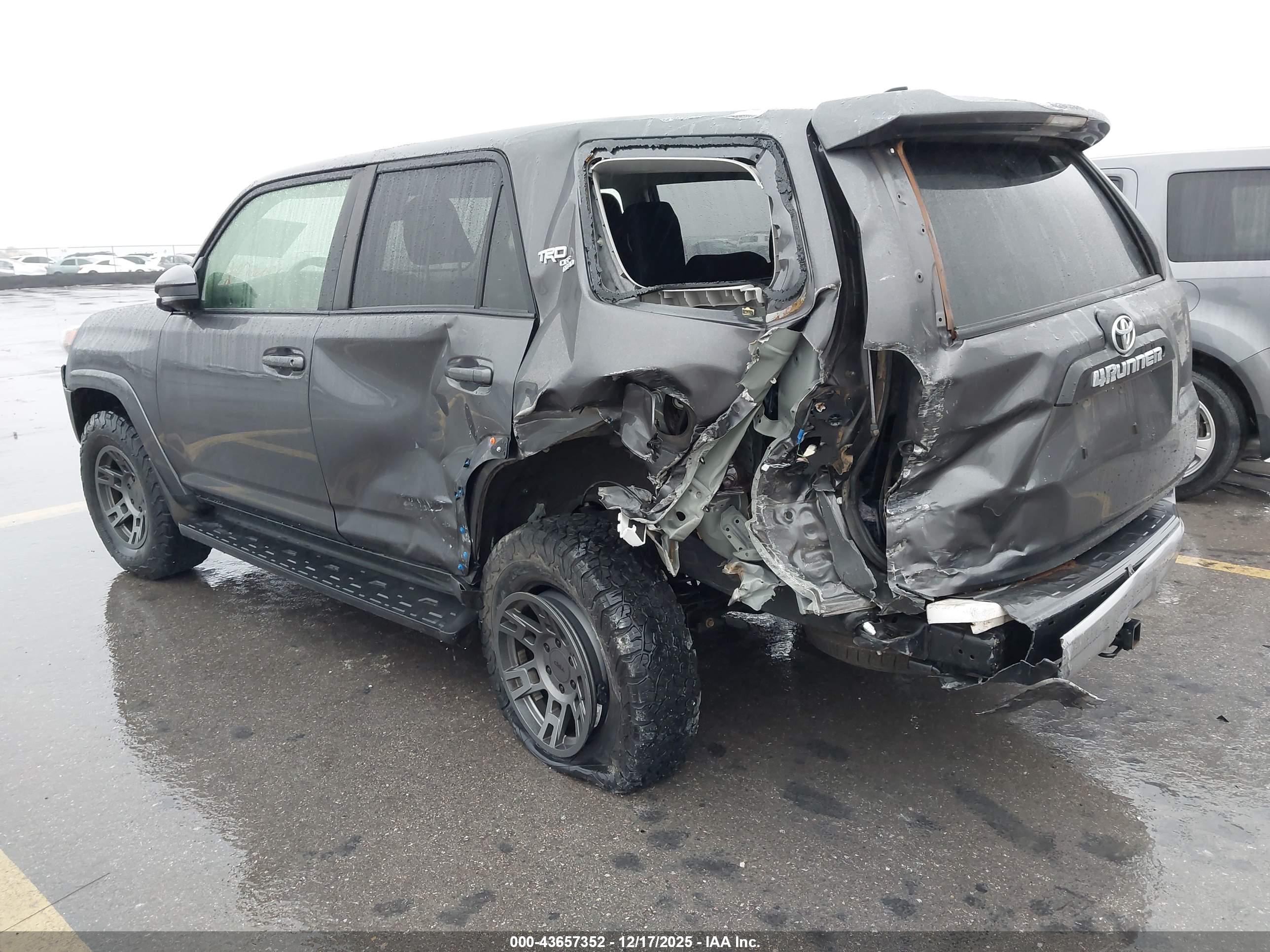 TOYOTA 4RUNNER image 3