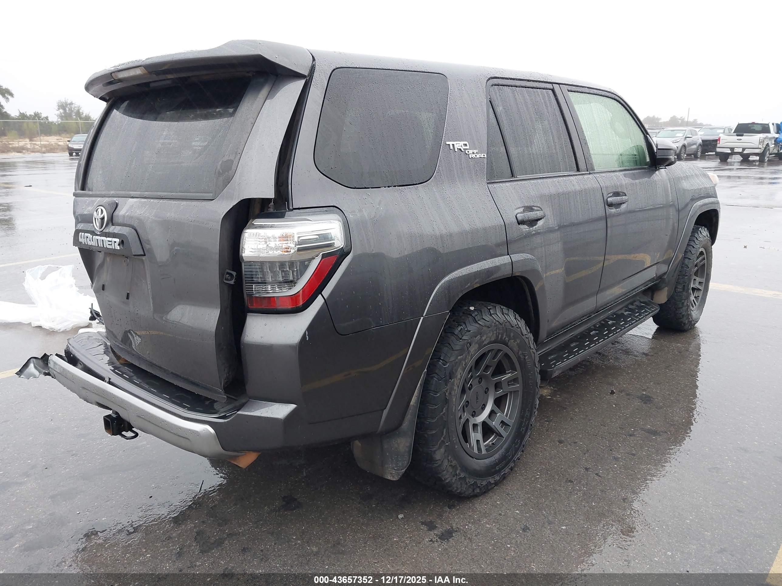 TOYOTA 4RUNNER image 4