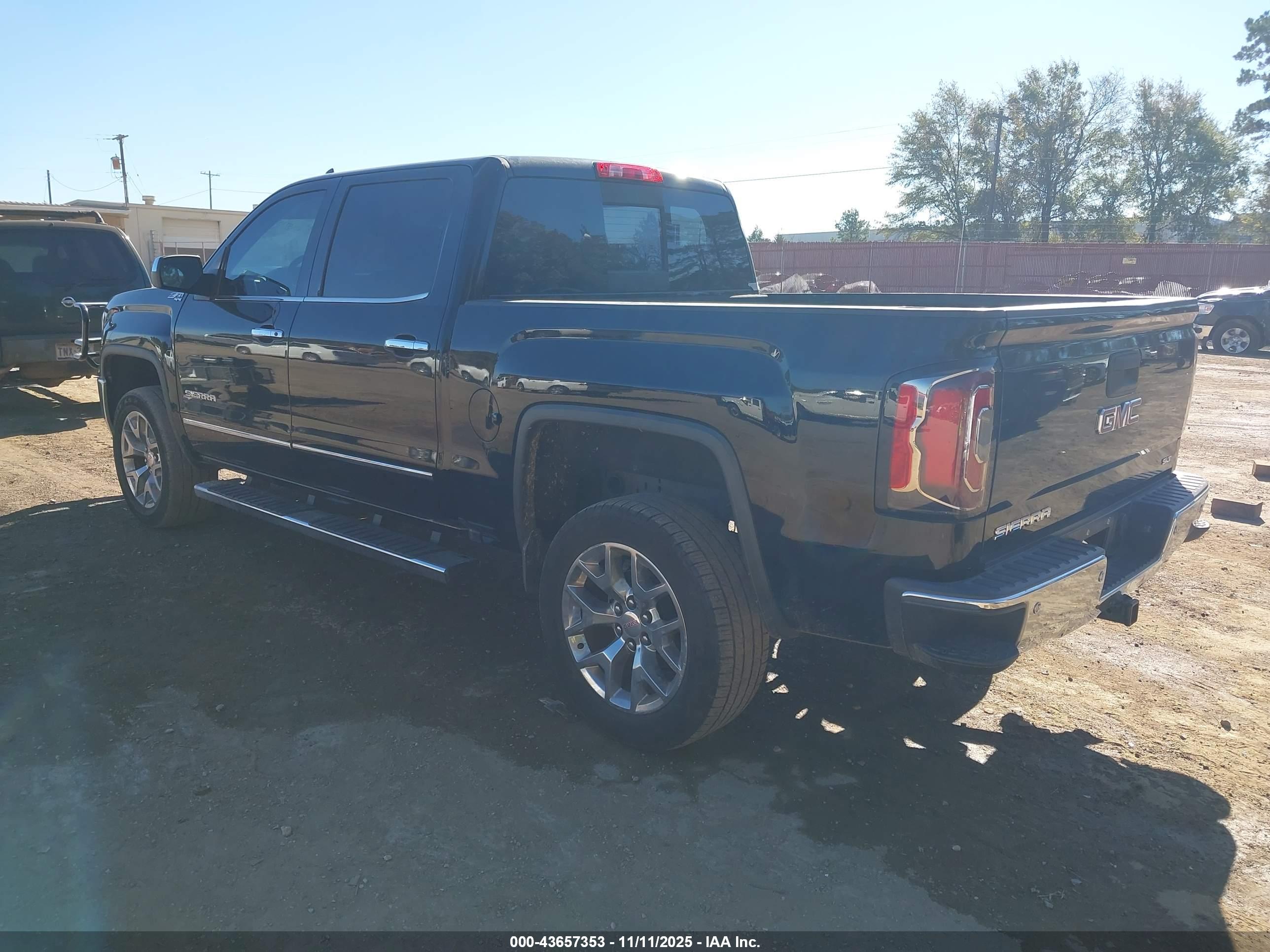 GMC SIERRA image 3