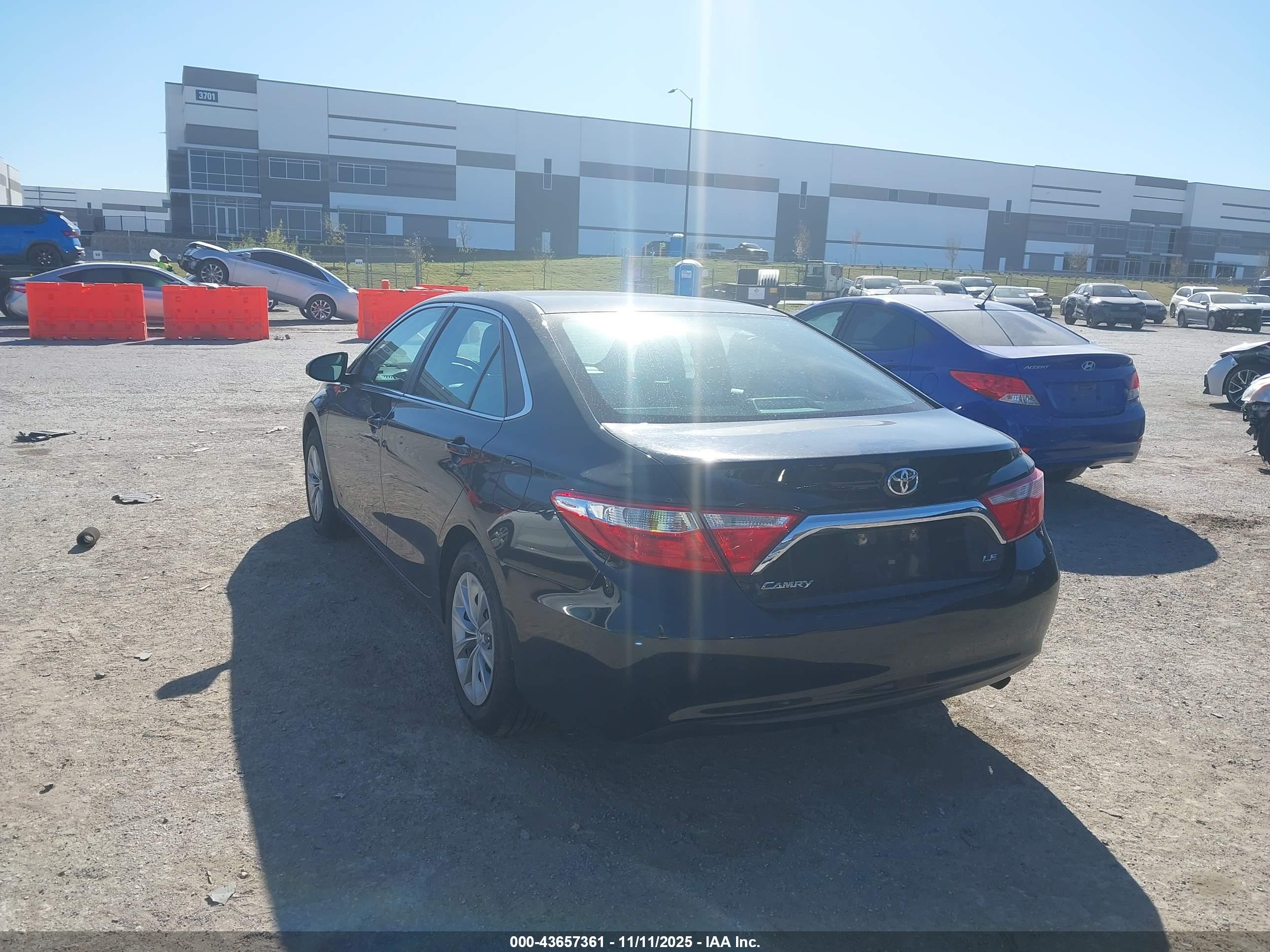 TOYOTA CAMRY image 3