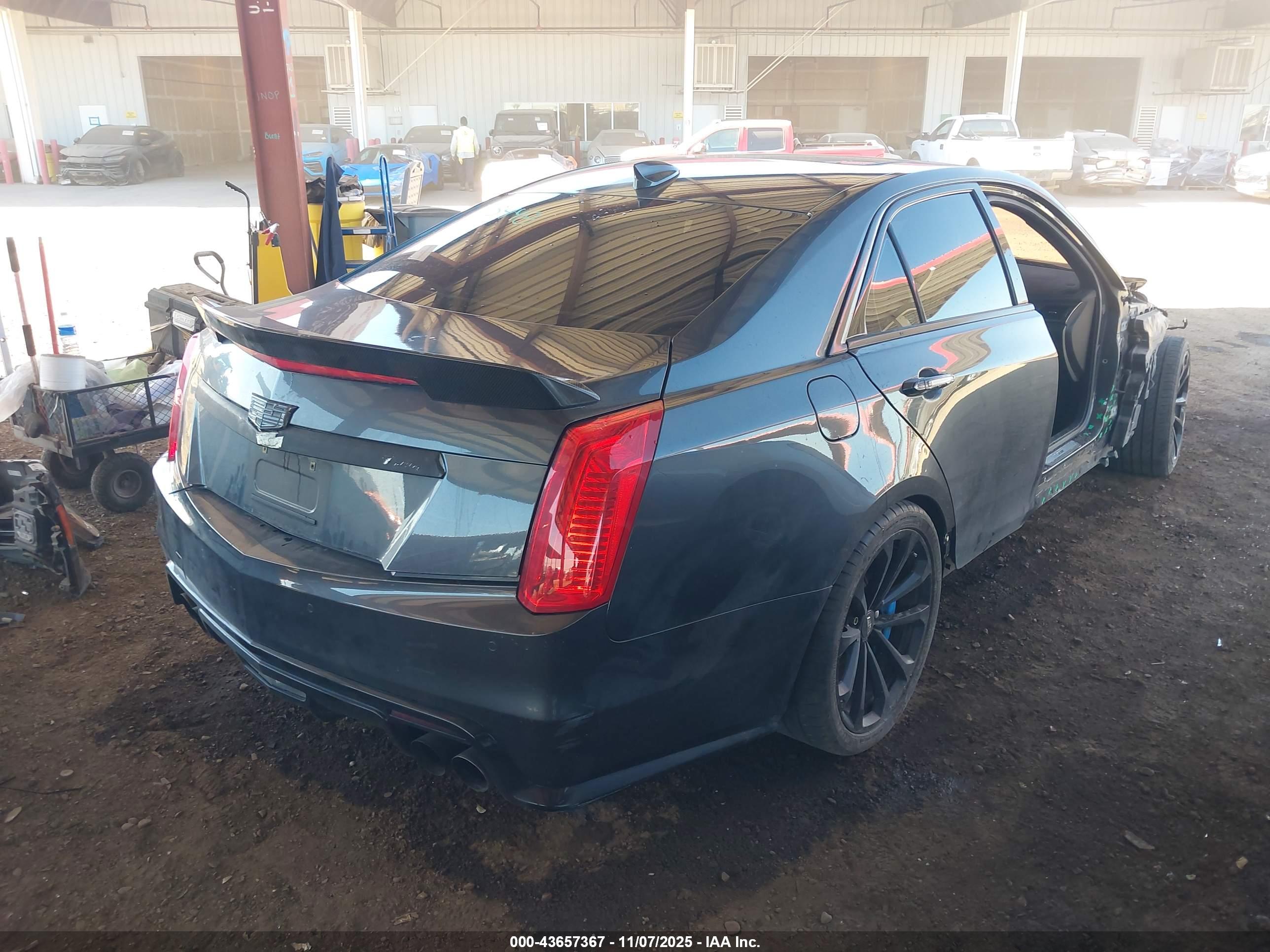 CADILLAC CTS-V image 4