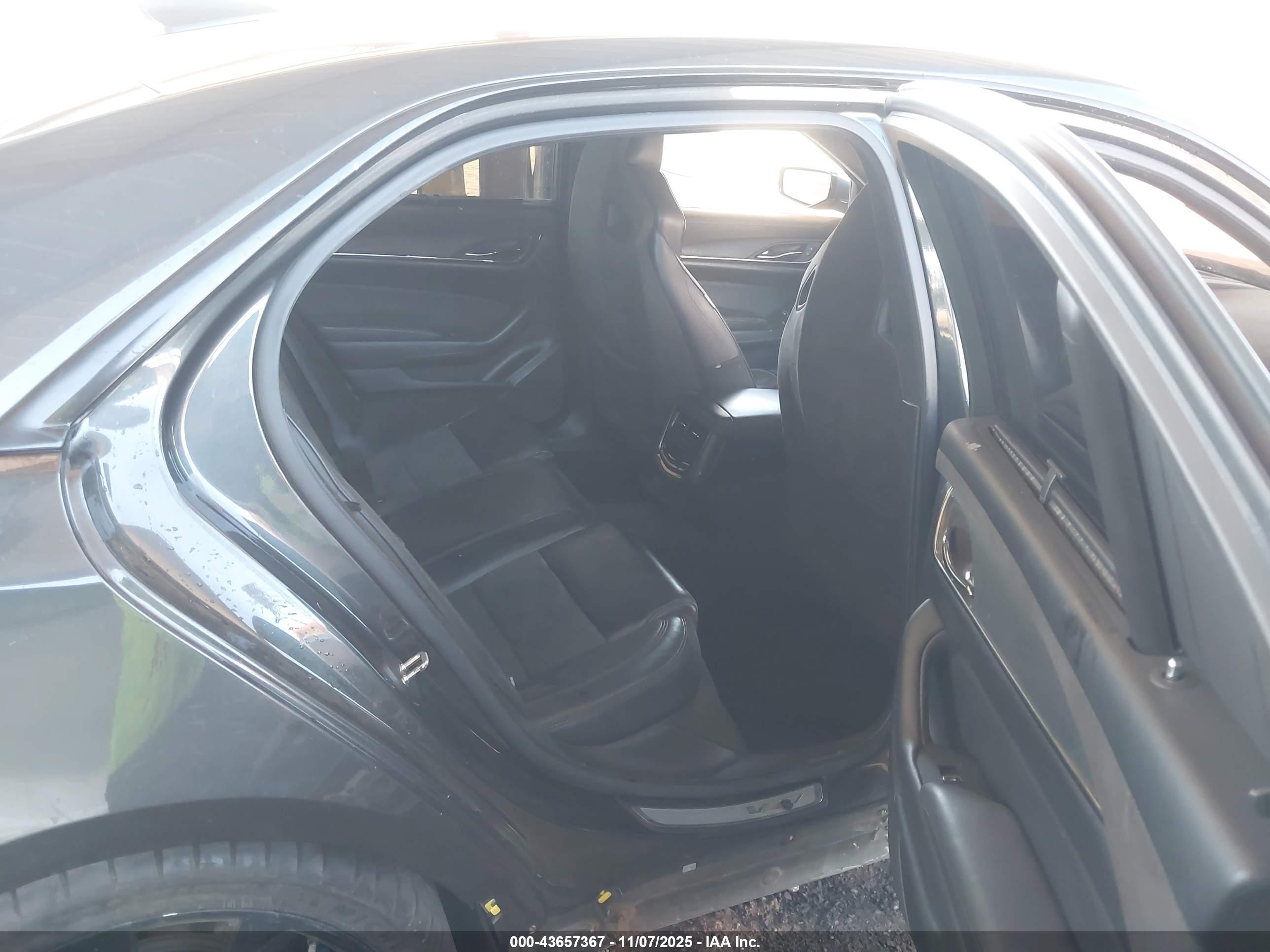 CADILLAC CTS-V image 8