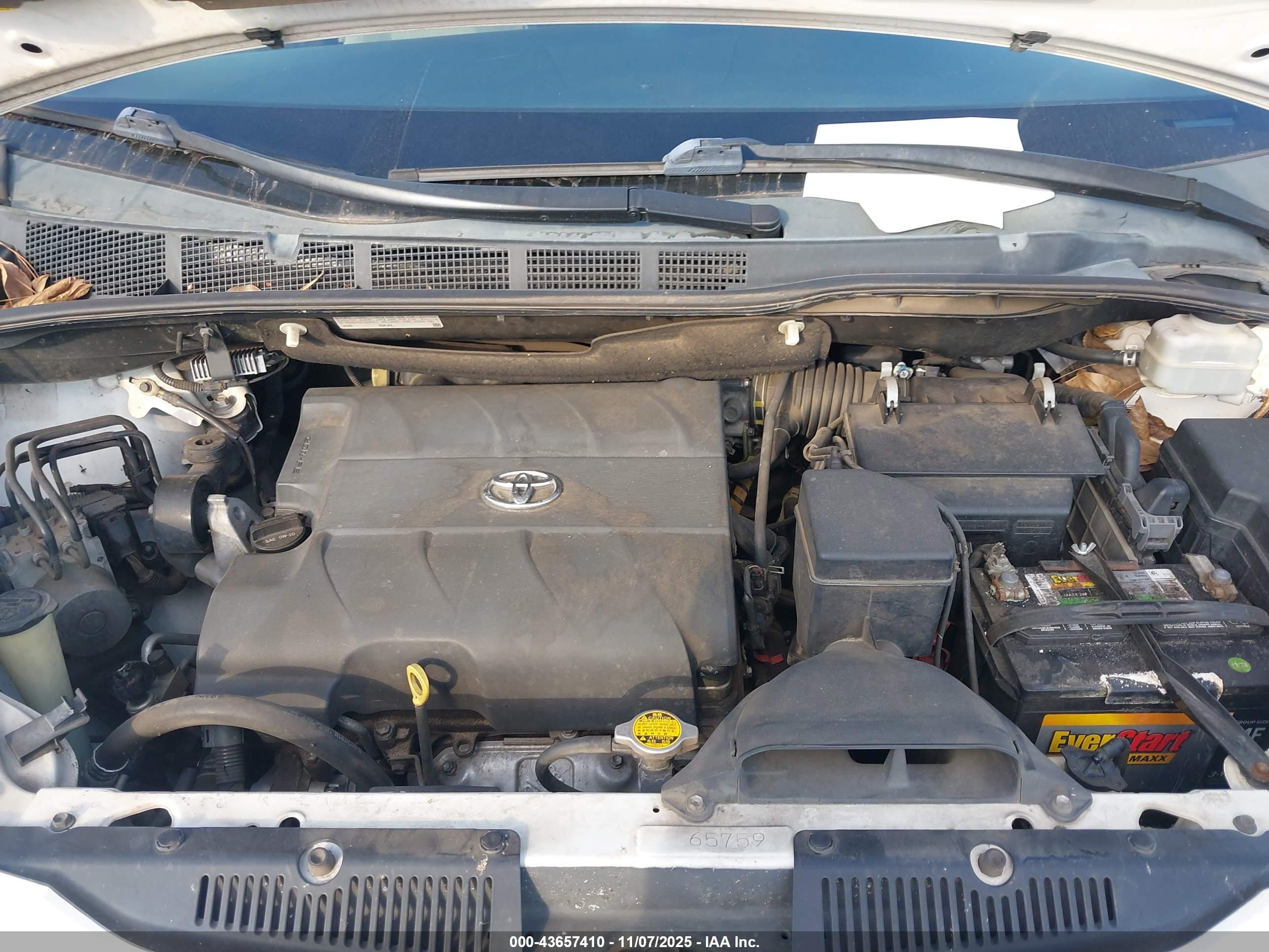 TOYOTA SIENNA image 10
